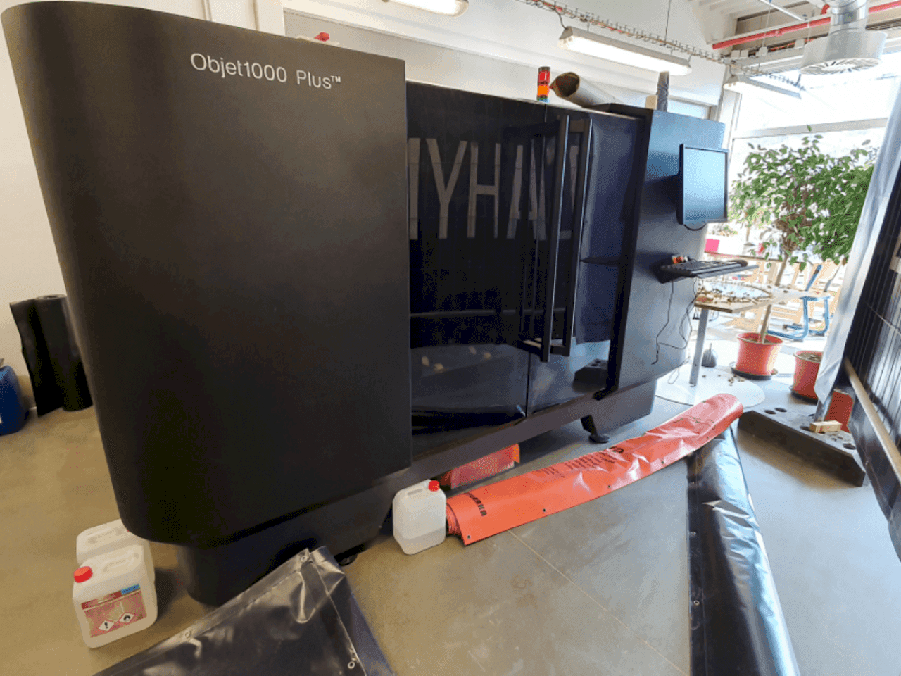 Vista Frontal  da Stratasys Objet 1000 Plus  máquina