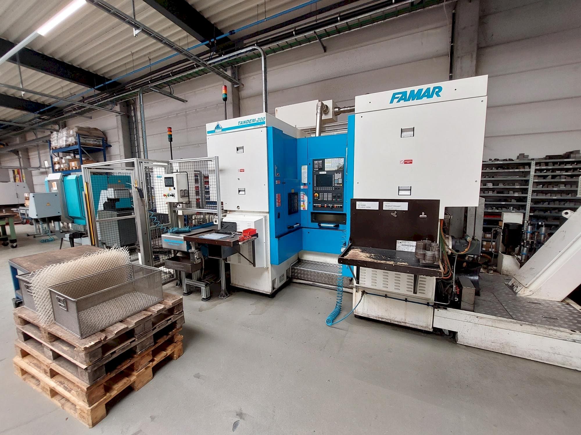 Vista Frontal da Famar Tandem 200 máquina