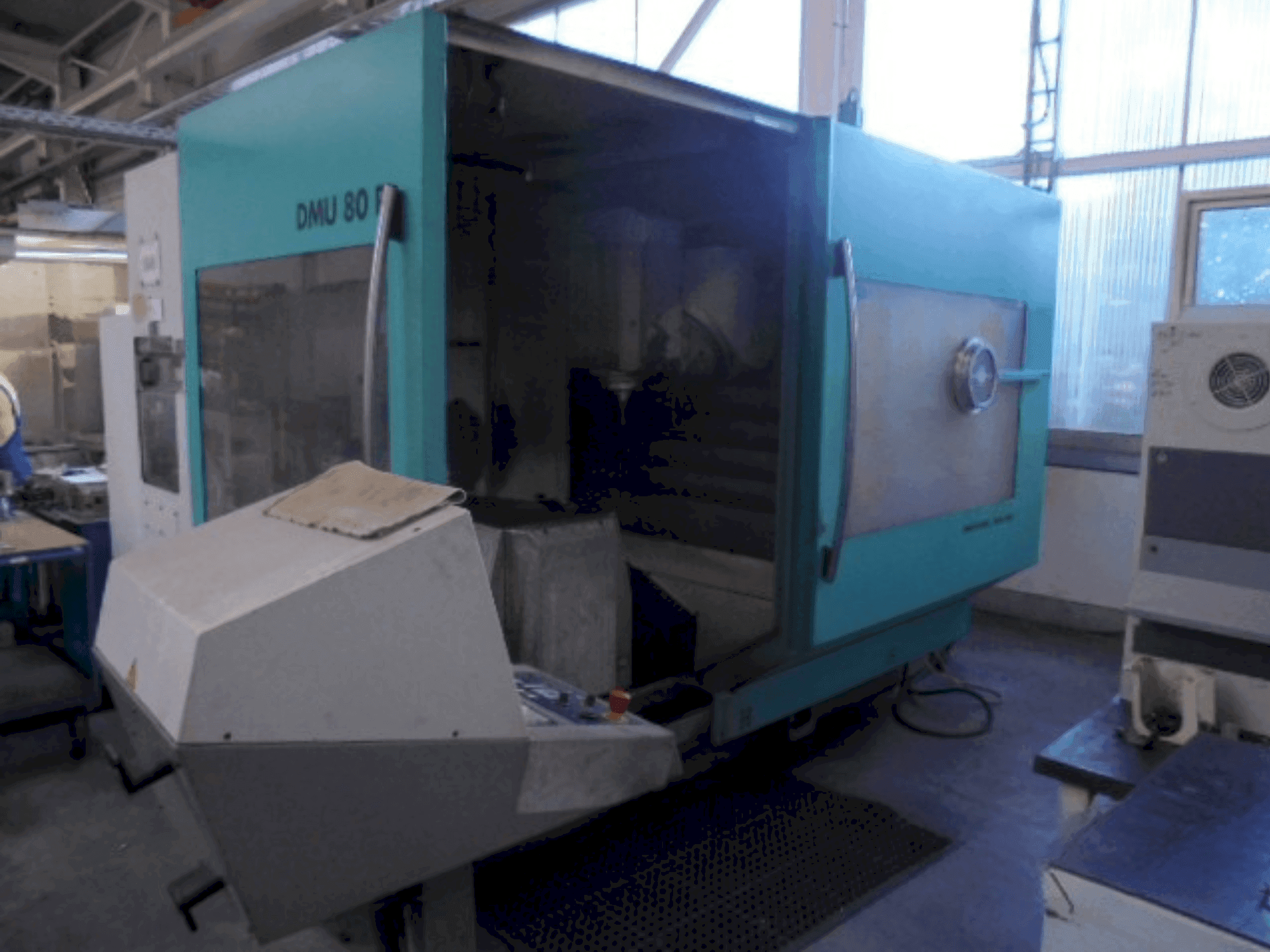 Vista Frontal da DECKEL MAHO DMU 80P máquina