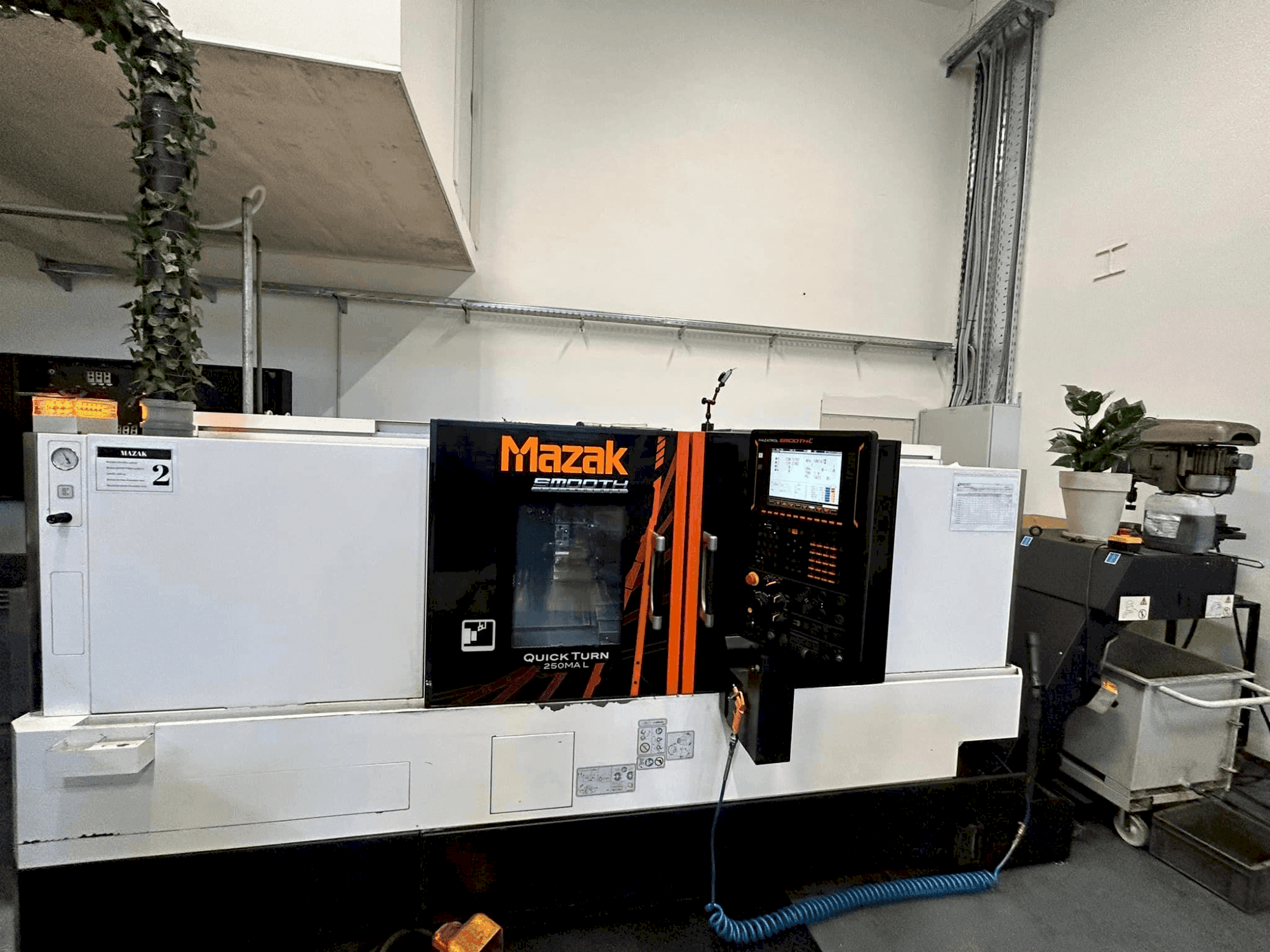 Vista Frontal da Mazak QuickTurn 250MA L máquina