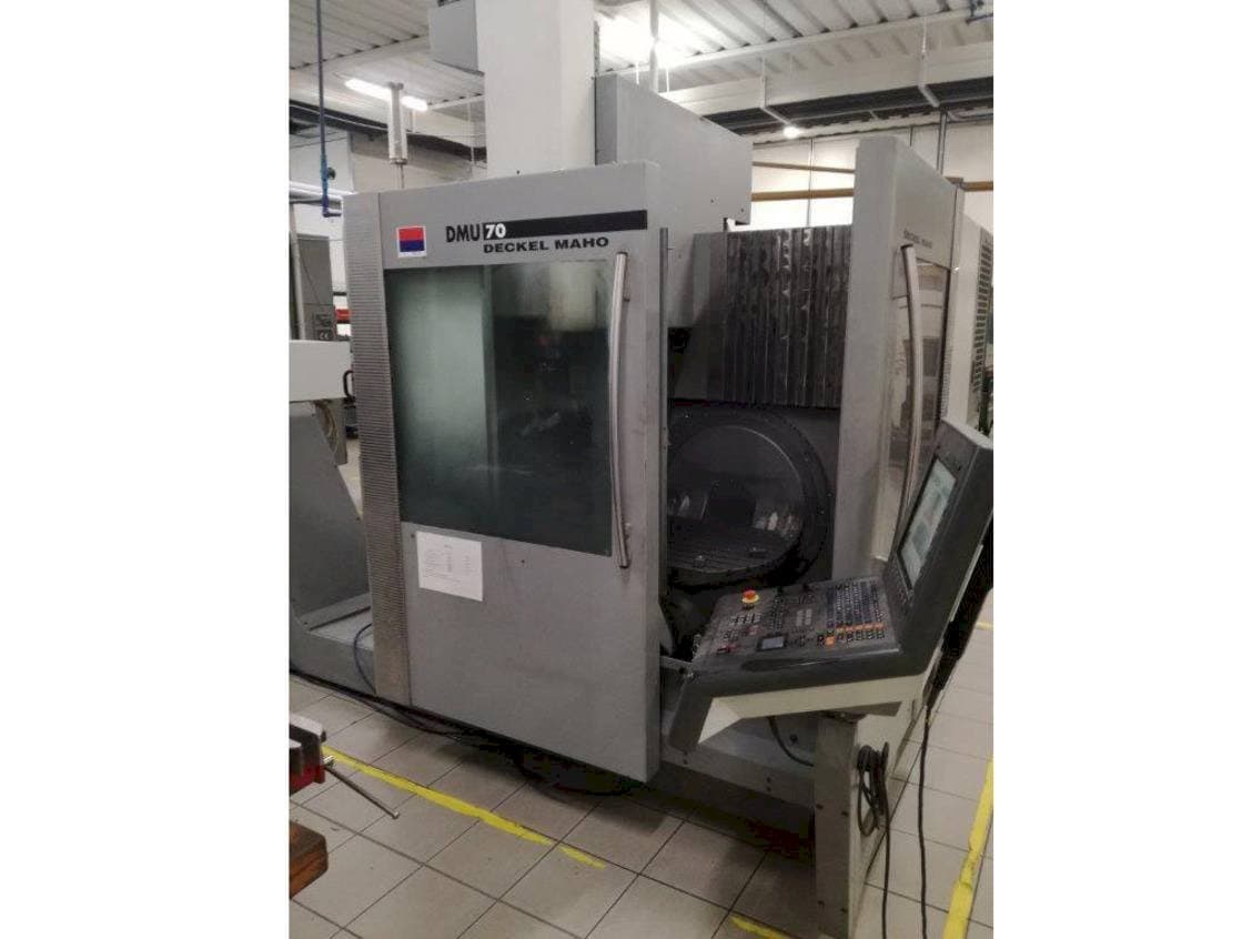 Vista Frontal da DECKEL MAHO DMU 70 máquina