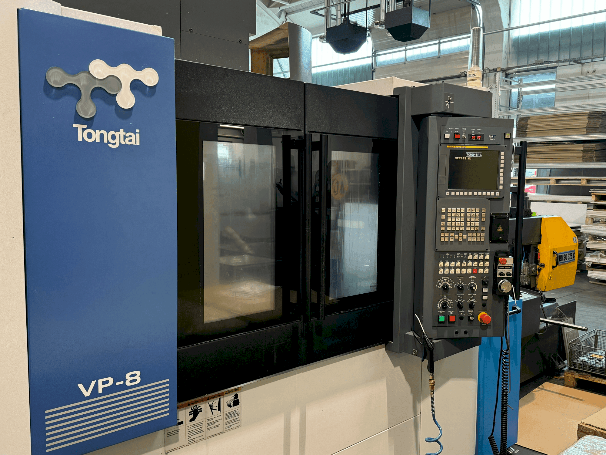 Vista Frontal da Tongtai VP-8 máquina