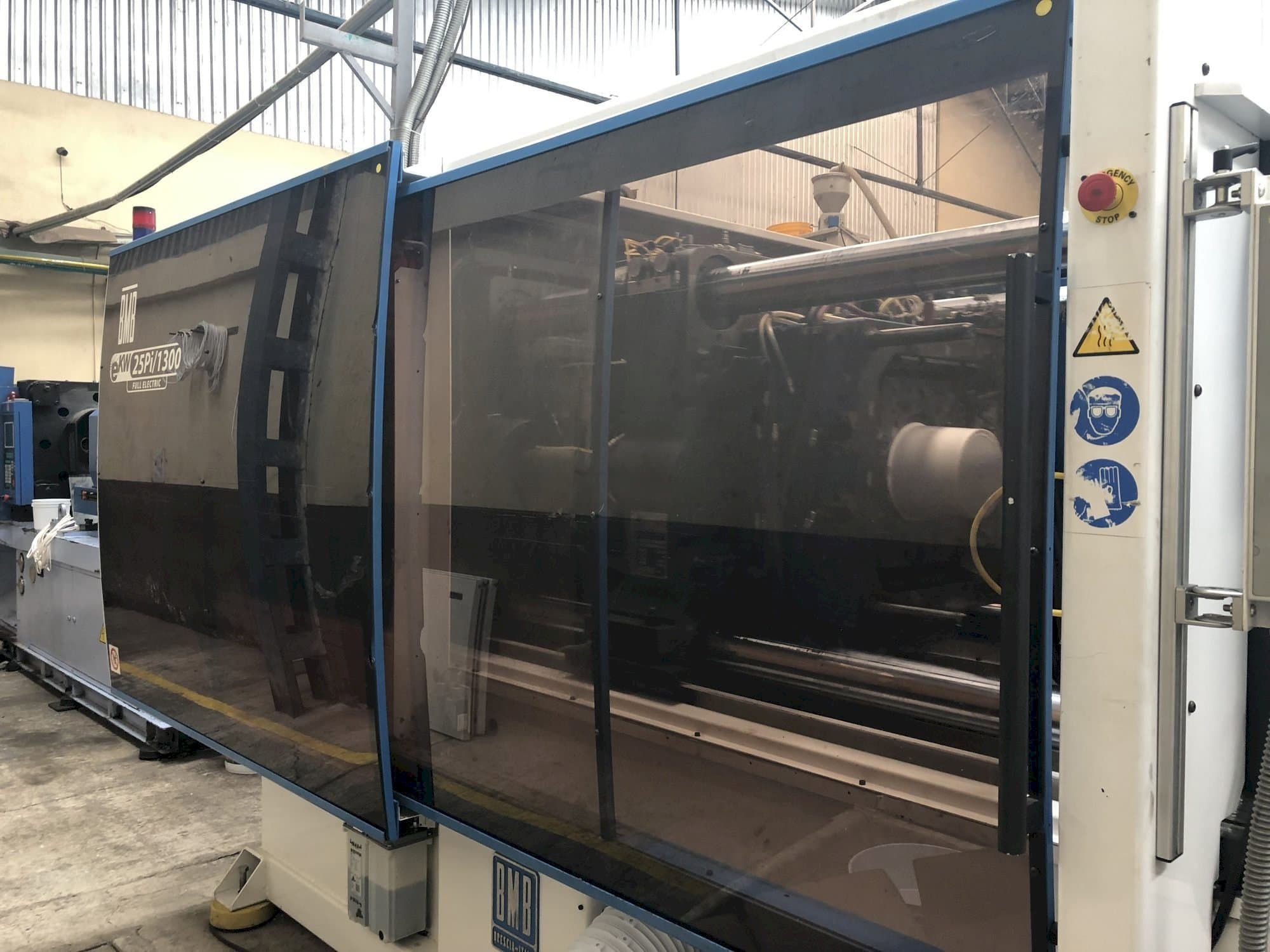 Vista Esquerda  da BMB eKW 25 Pi/1300  máquina