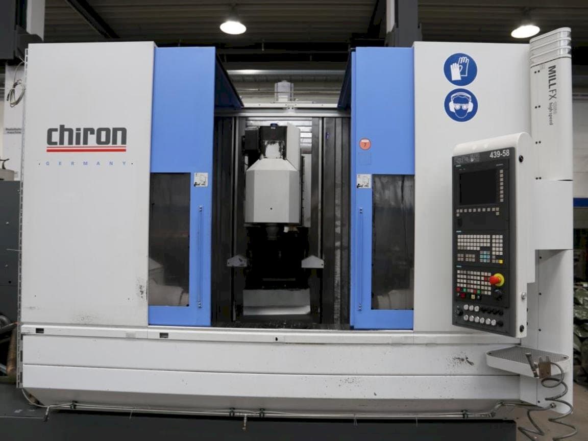 Vista Frontal  da CHIRON Mill 1250  máquina