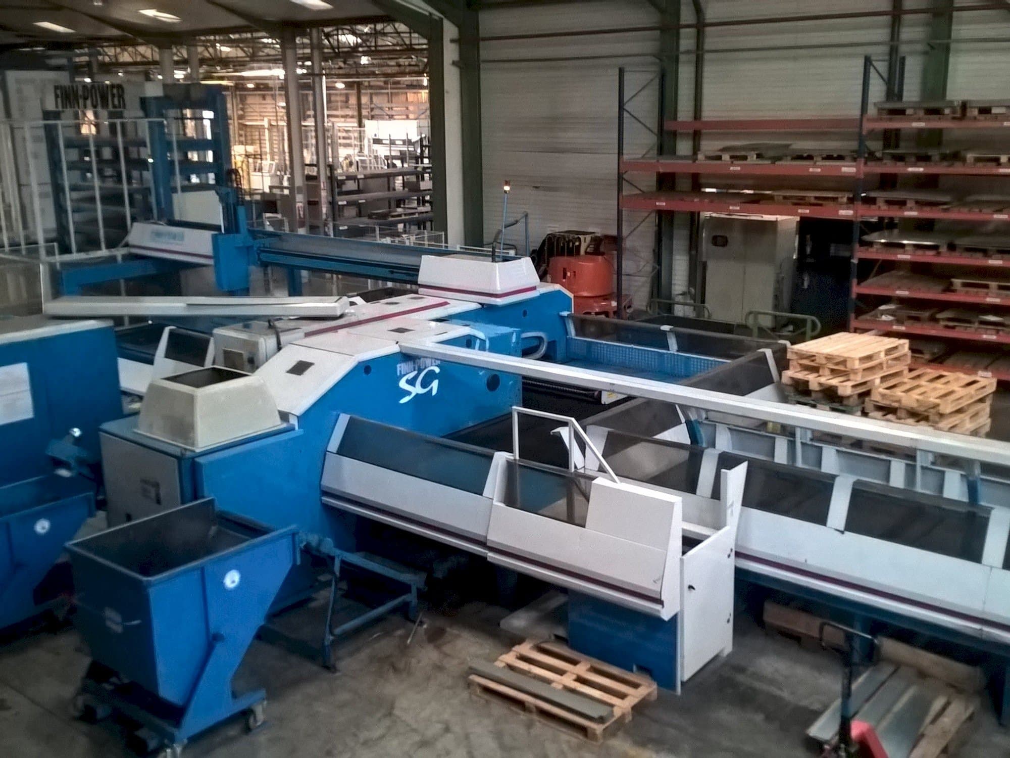 Vista Frontal da Finn-Power SG6 máquina