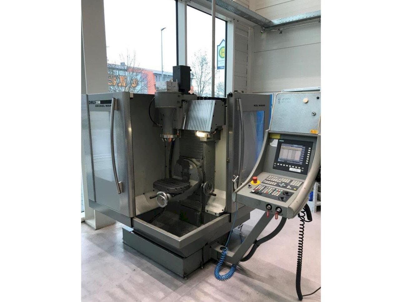 Vista Frontal da DECKEL MAHO DMU 35 M máquina