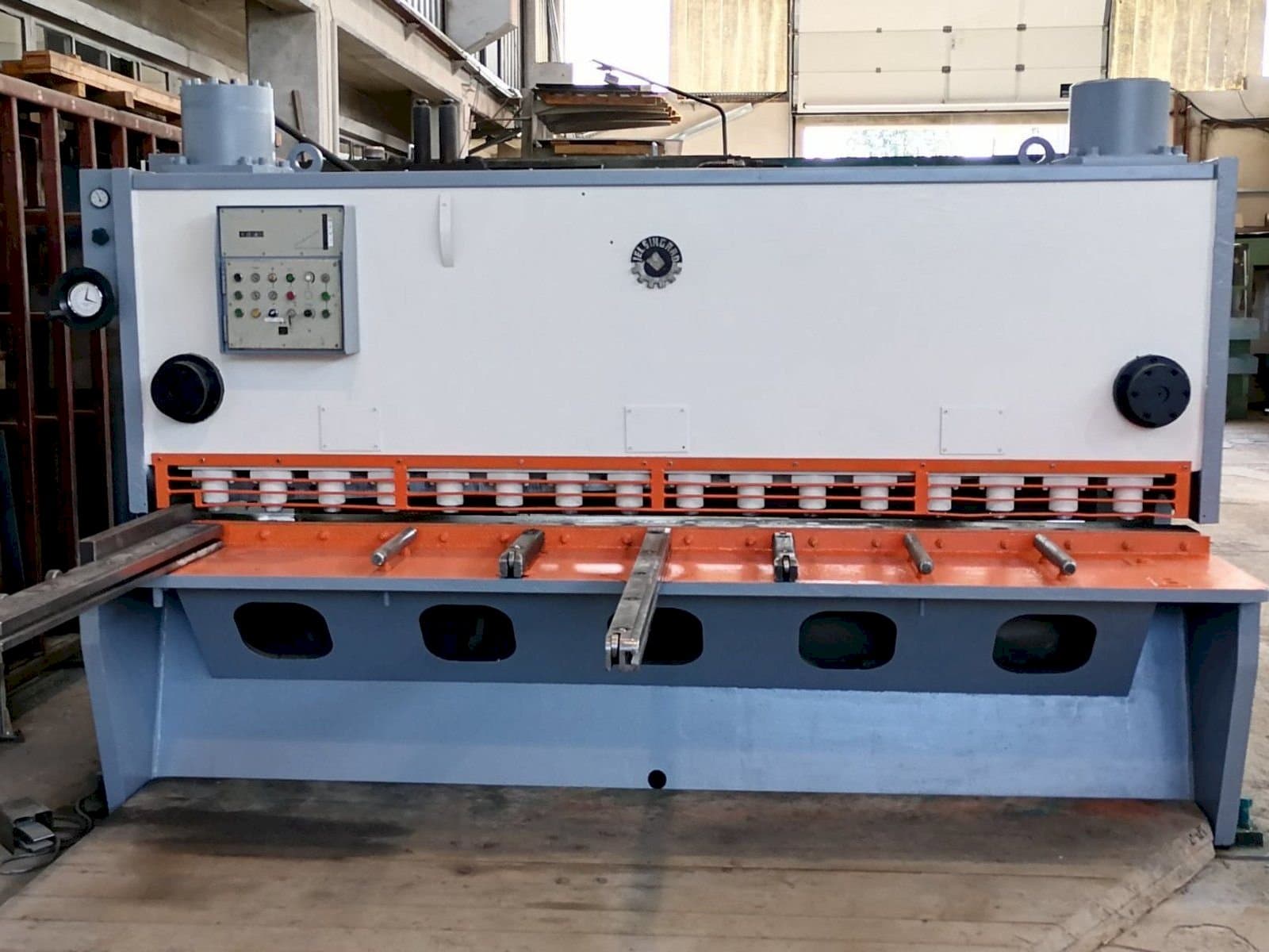 Vista Frontal da Jelšingrad MVCS 3100/13 máquina