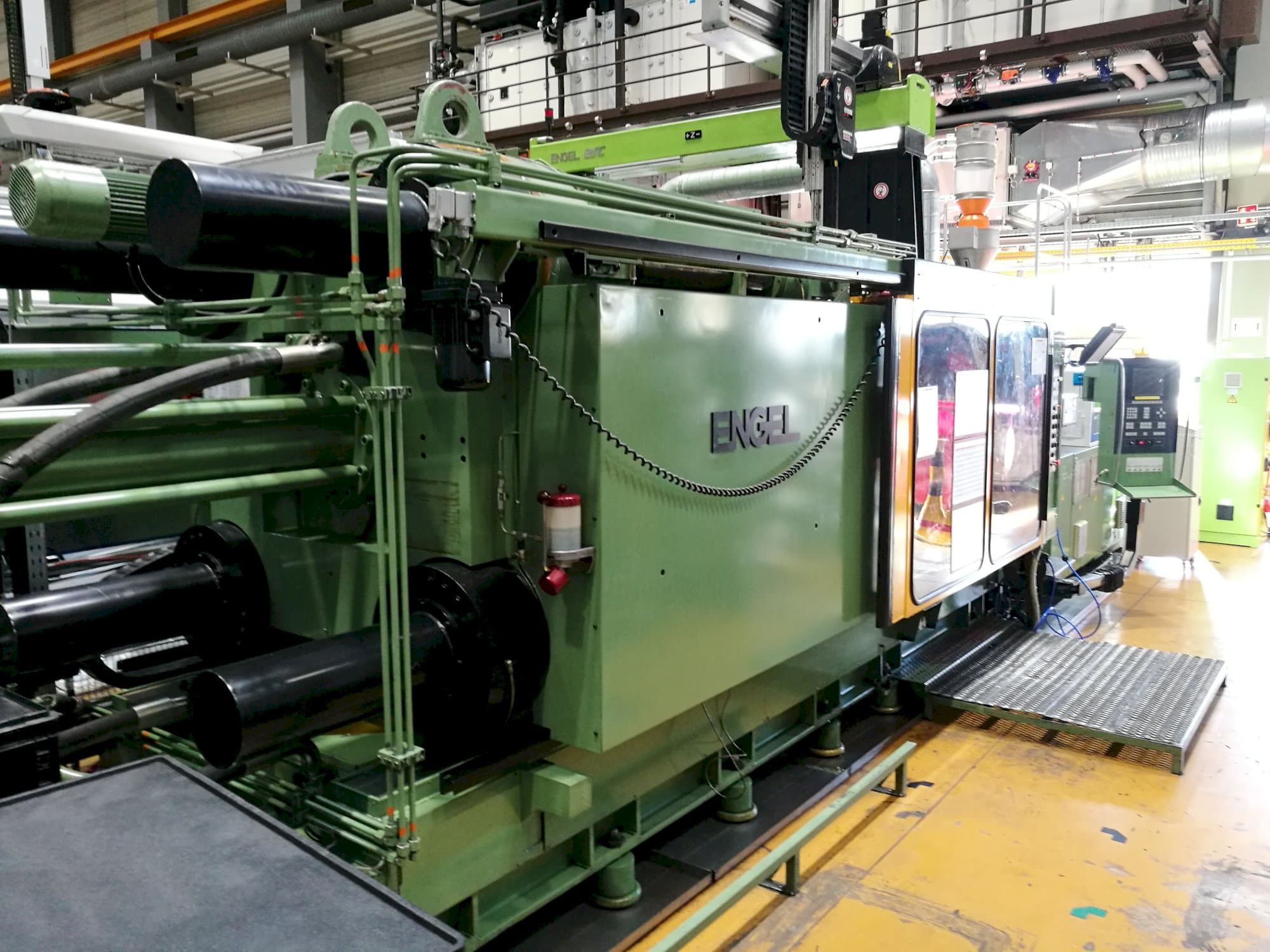 Vista Direita da ENGEL ES 4400/800 máquina