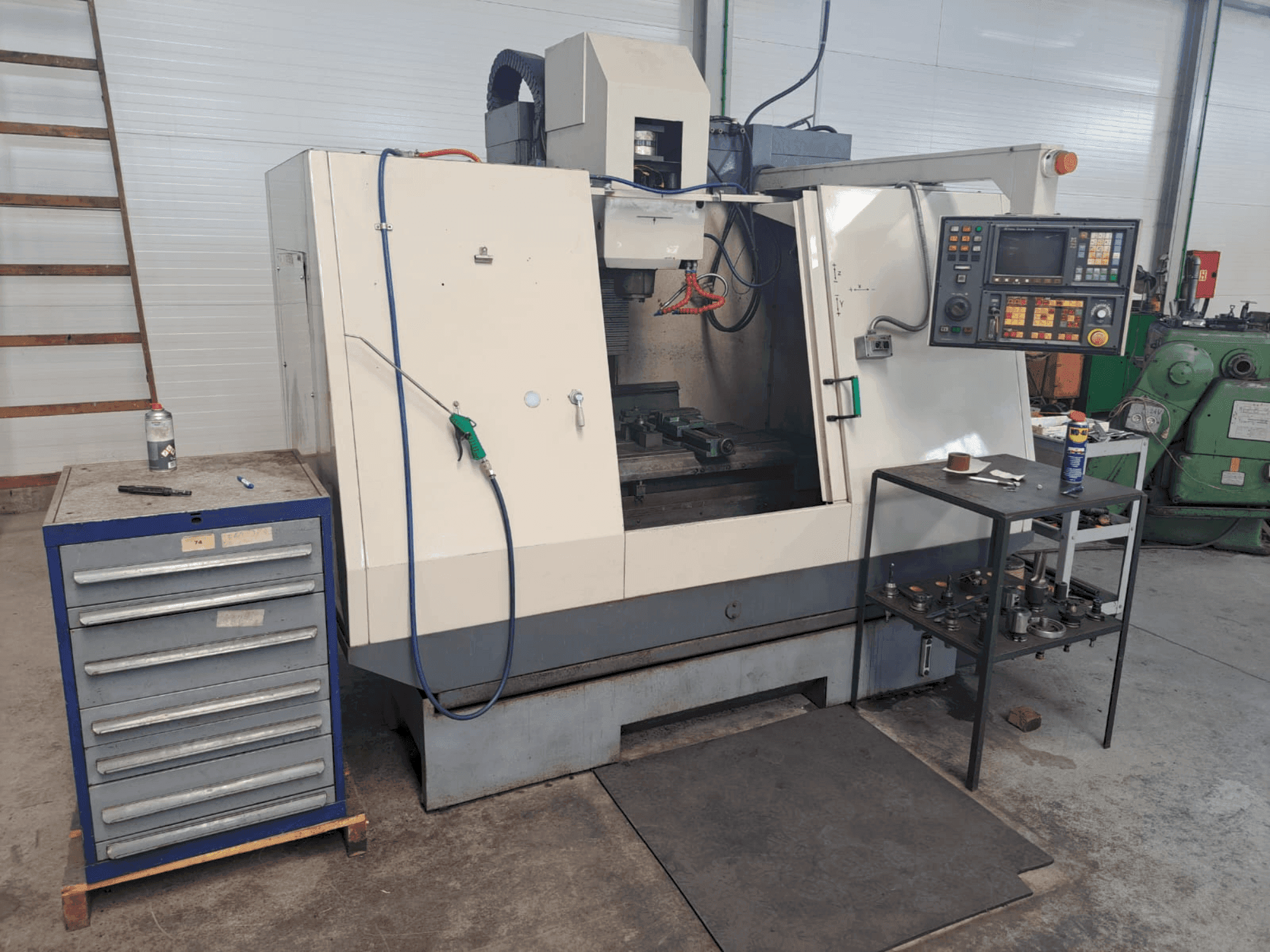 Vista Frontal da Cincinnati Sabre máquina