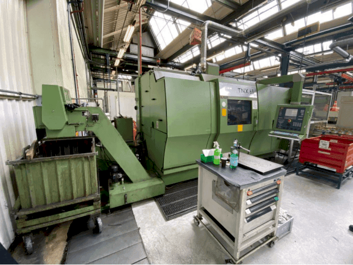 Vista Frontal  da TRAUB TNX 65  máquina