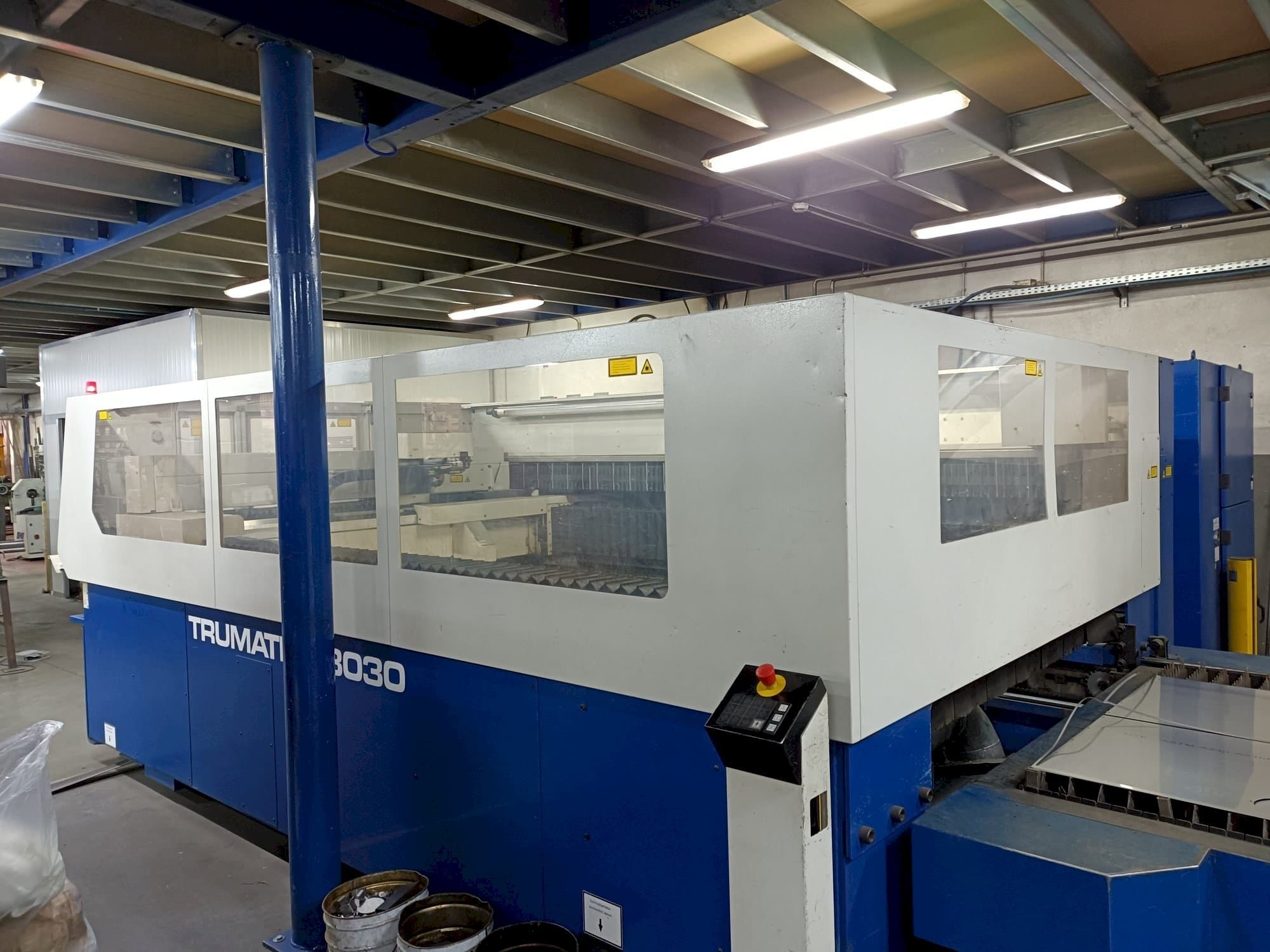 Vista Frontal da Trumpf Trumatic L3030 máquina