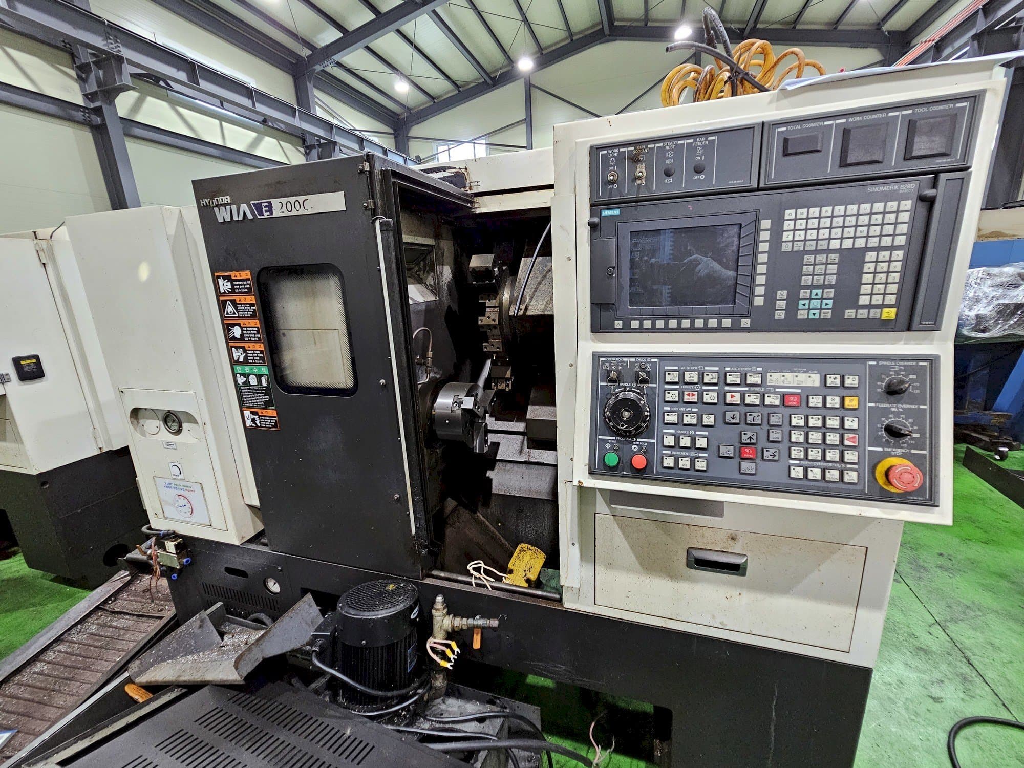 Vista Frontal da Hyundai Wia E200C máquina