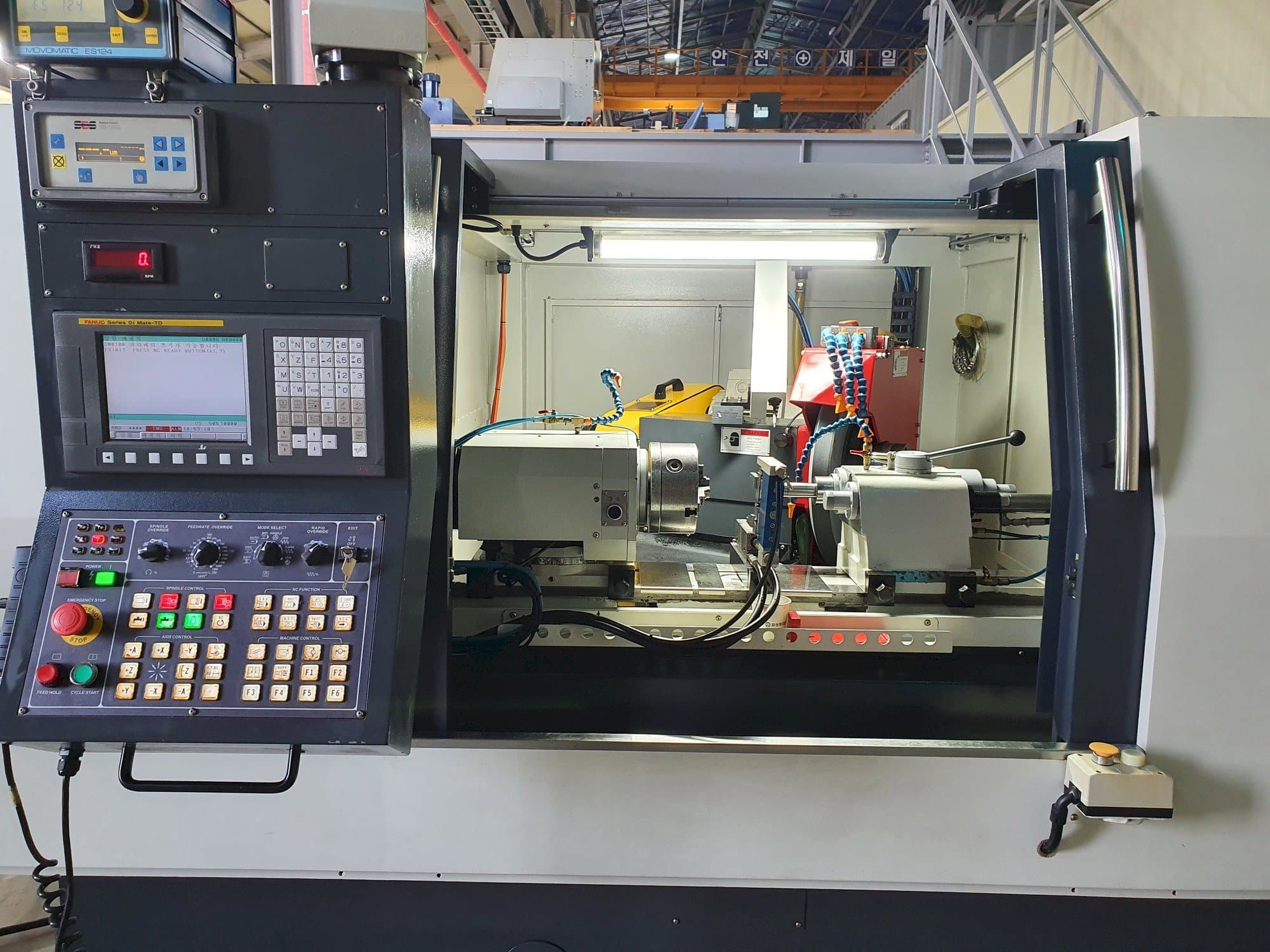 Vista Frontal da e-tech EGA-3250CNC máquina