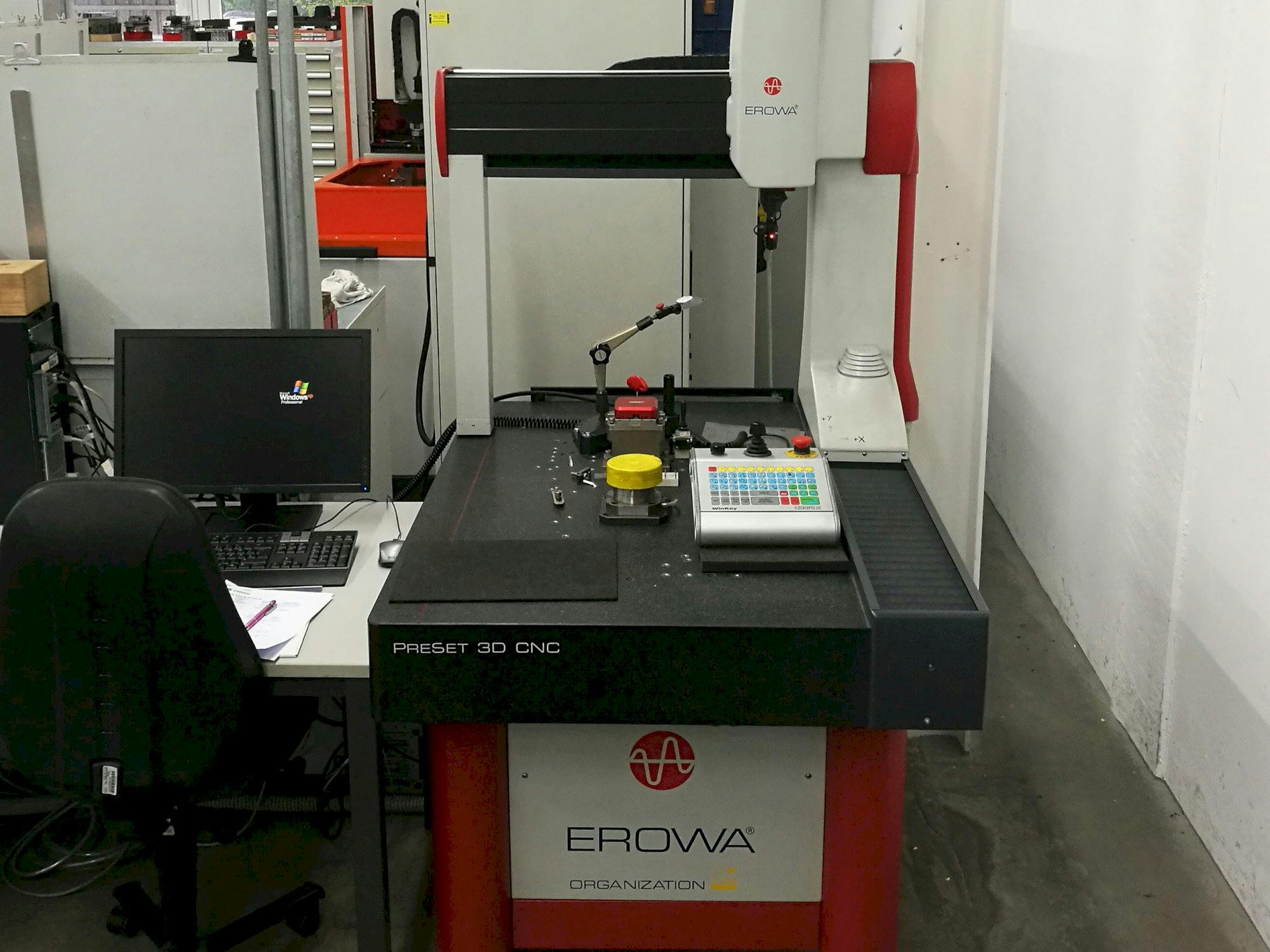Vista Frontal  da EROWA PreSet 3D CNC  máquina