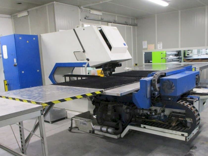 Vista Frontal da Trumpf Trumatic 2000R máquina