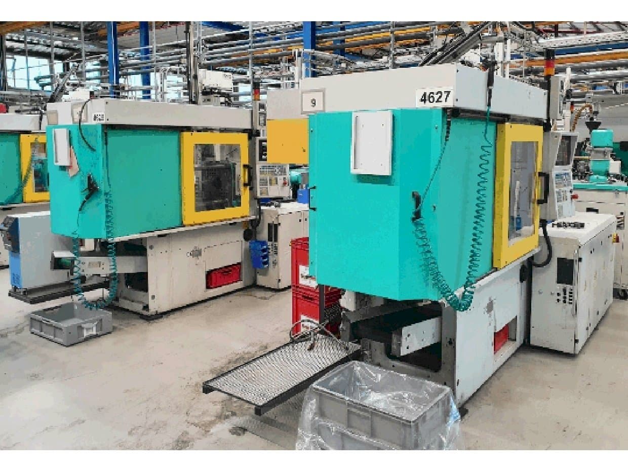 Vista Lateral Esquerda da Arburg 320 C 600-250 máquina