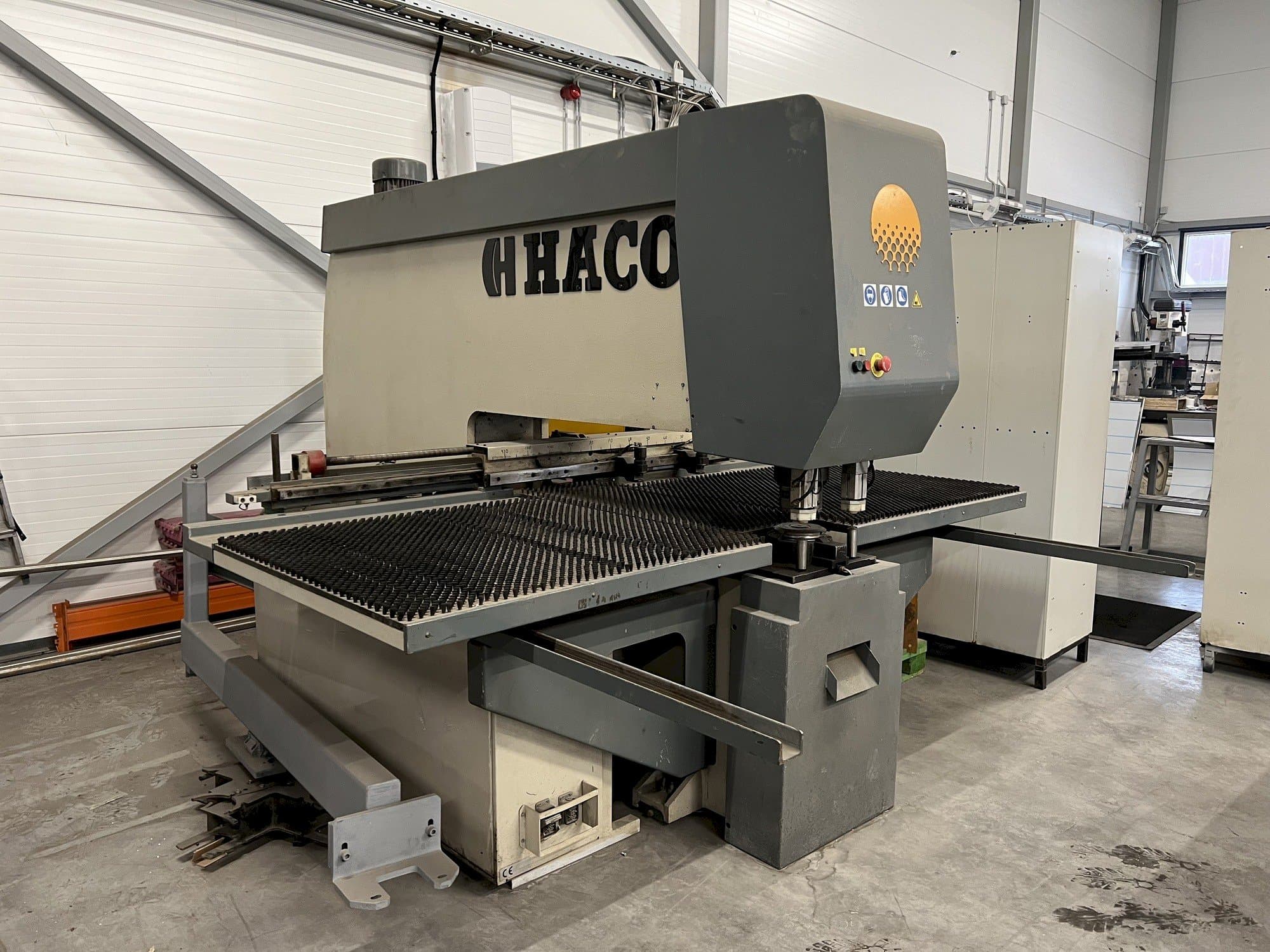 Vista Frontal da HACO PM 310V-3 máquina