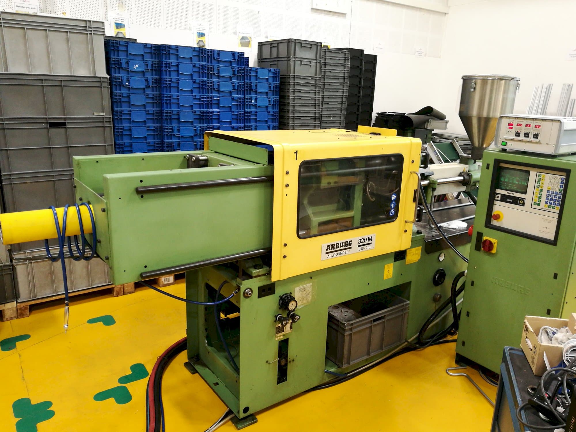 Vista Esquerda da Arburg 320 M 850-210 máquina