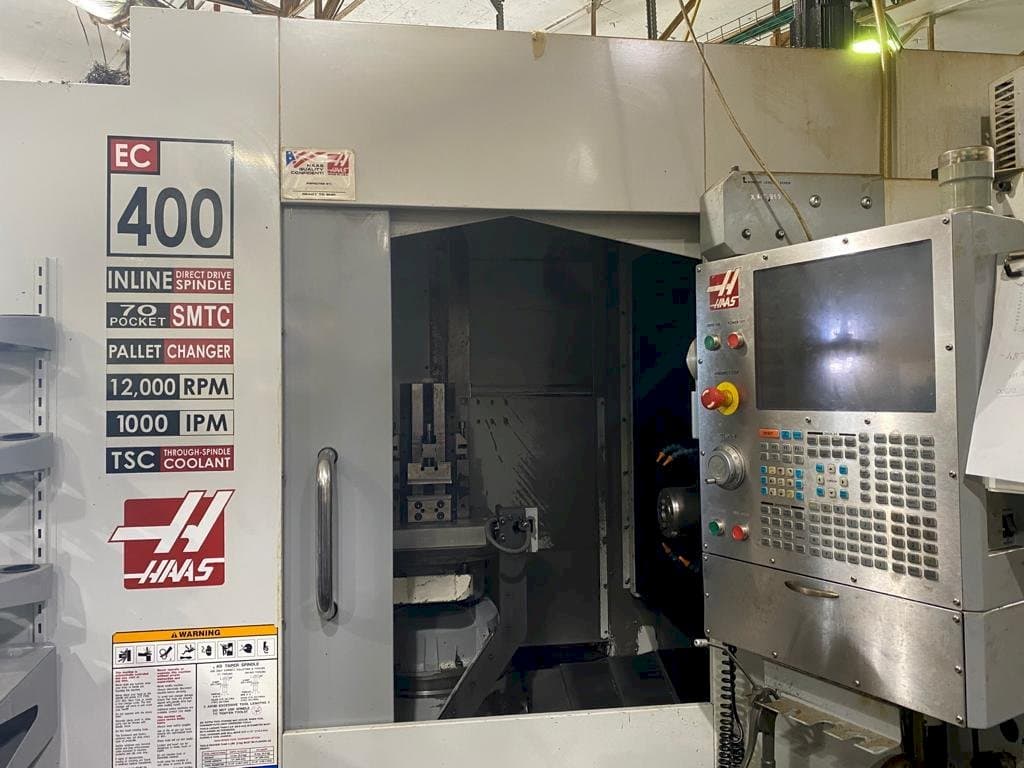 Vista Frontal da HAAS EC-400 máquina