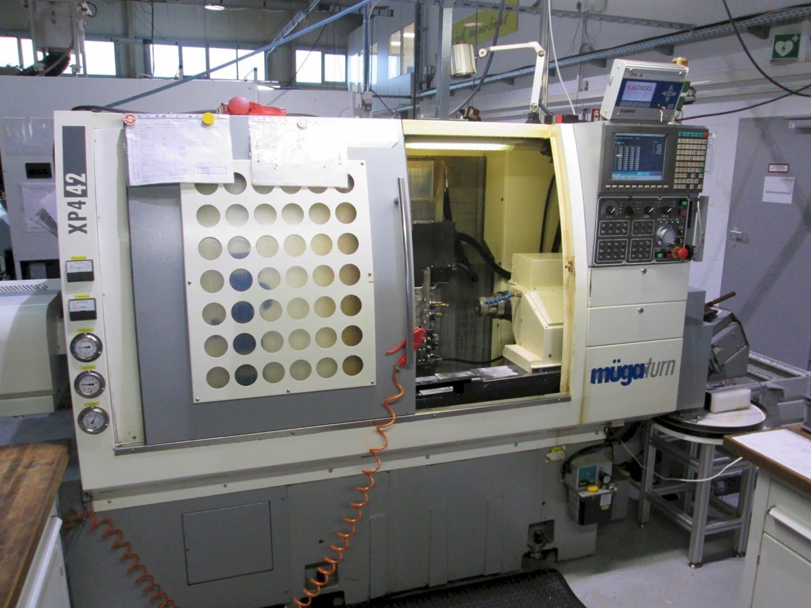 Vista Frontal  da Muga XP4 42SM  máquina