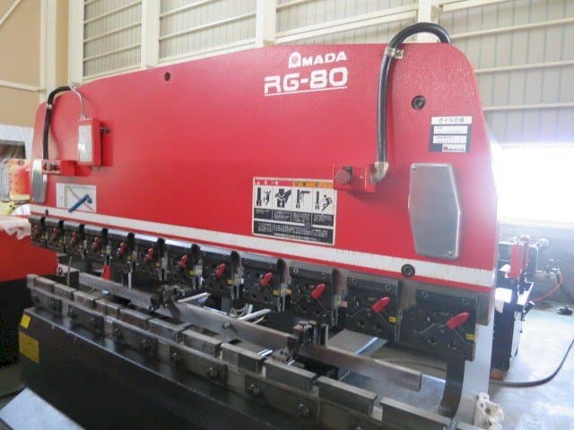 Vista Frontal  da AMADA RG-80 ABG  máquina