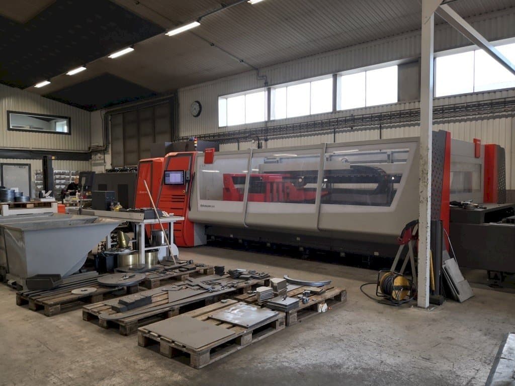 Vista Lateral Direita da Bystronic ByAutonom 3015 máquina