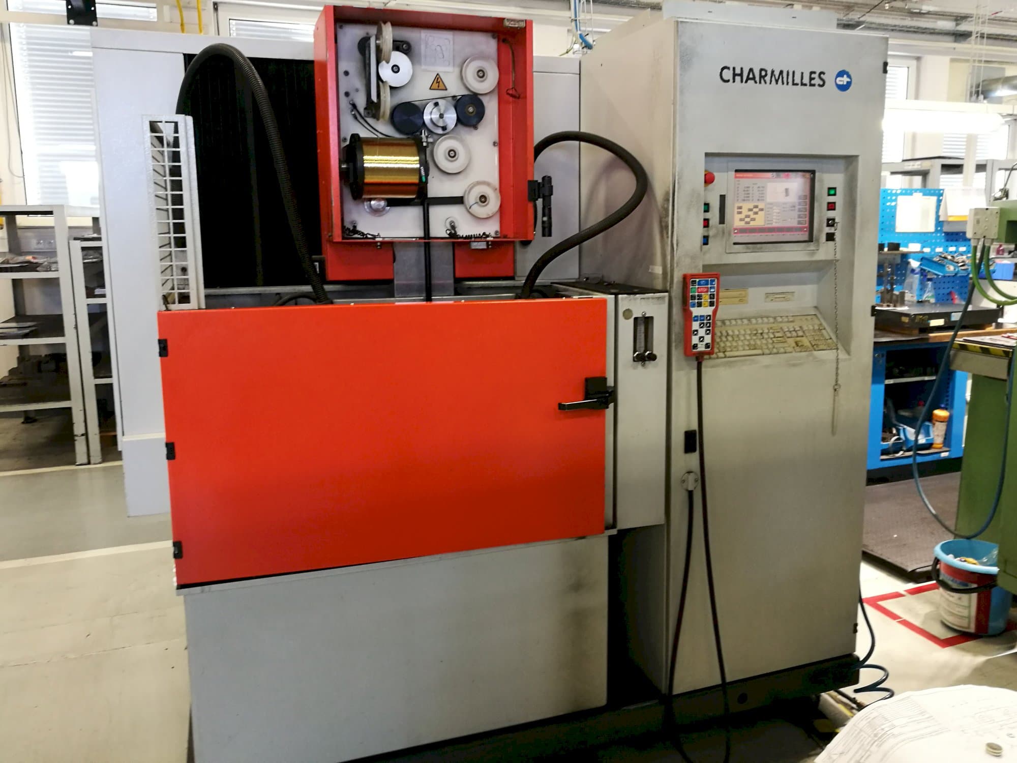 Vista Frontal  da CHARMILLES ROBOFIL 240 SL  máquina