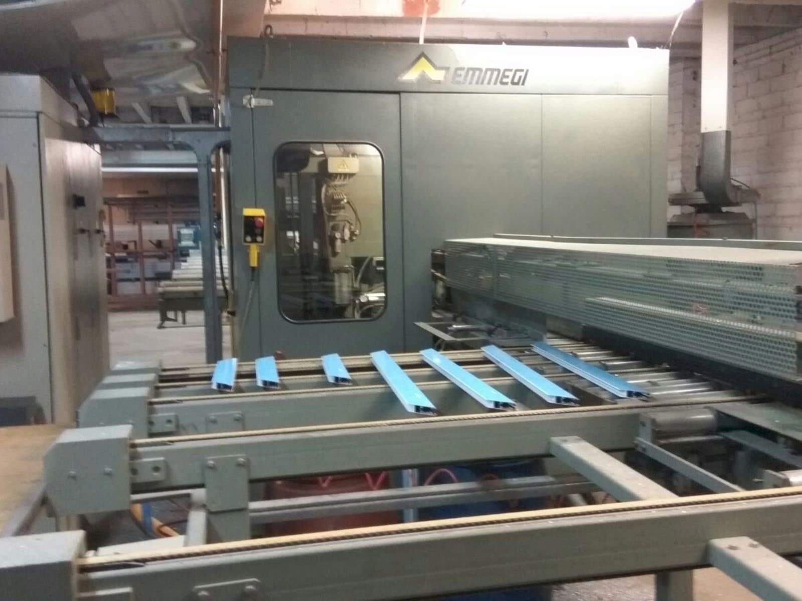 Vista Frontal  da Emmegi Quadra  máquina