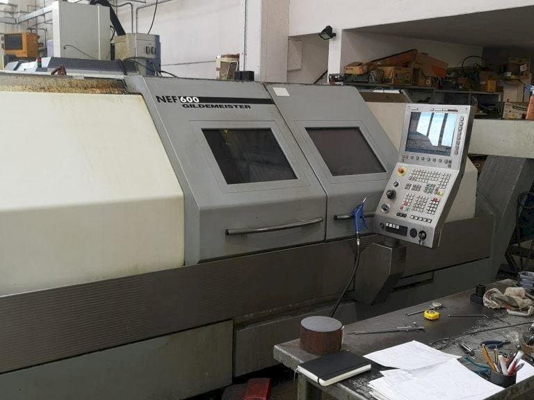 Vista Frontal da Gildemeister NEF 600 máquina