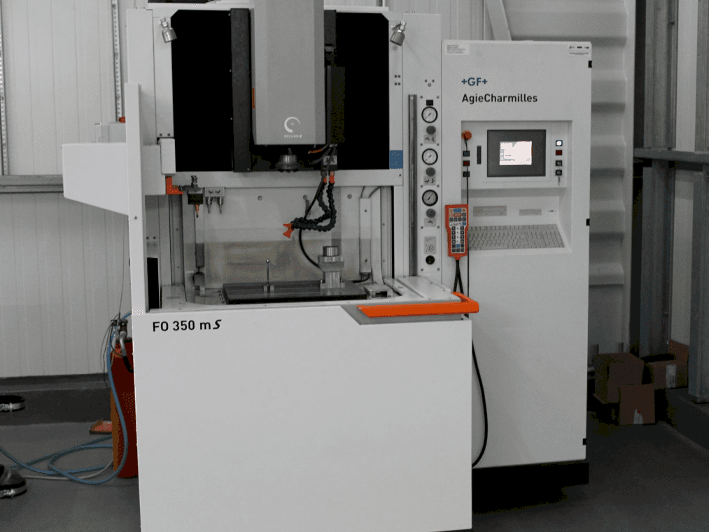 Vista Frontal da AgieCharmilles FO350MS máquina
