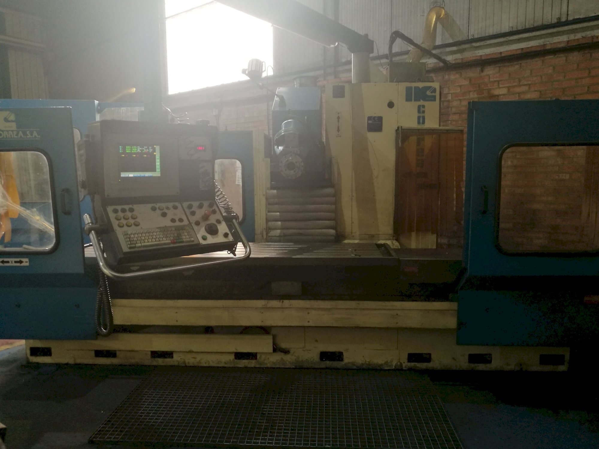 Vista Frontal da Correa CF 22/25 máquina