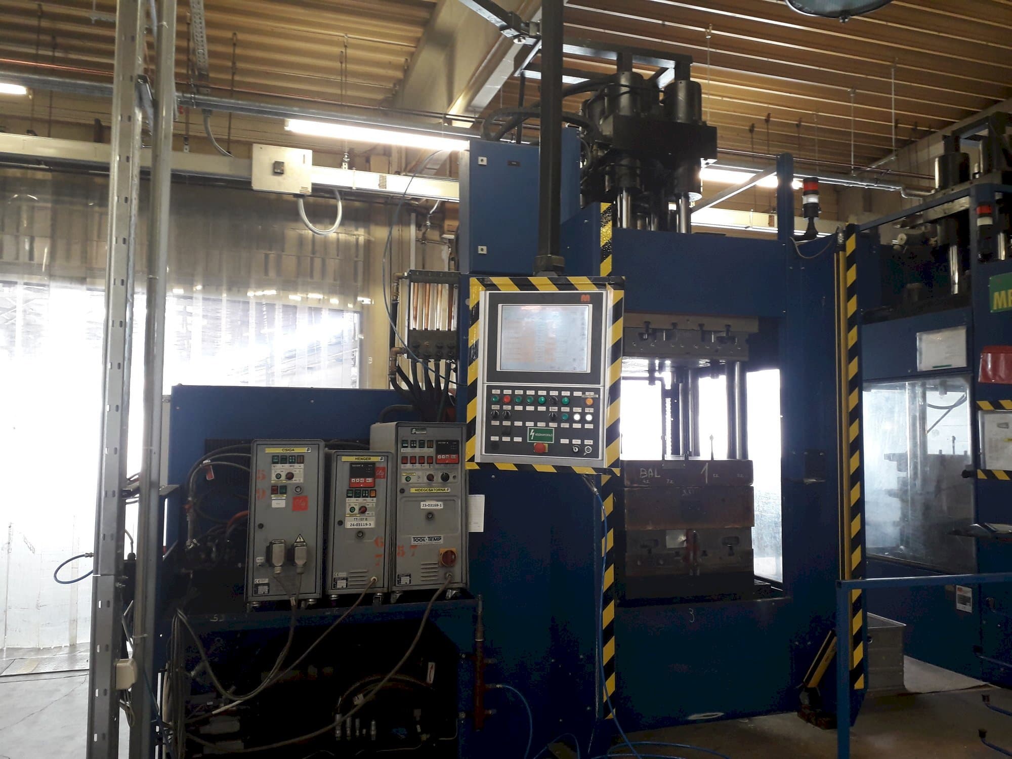 Vista Frontal da MAPLAN MTF2000/250 máquina