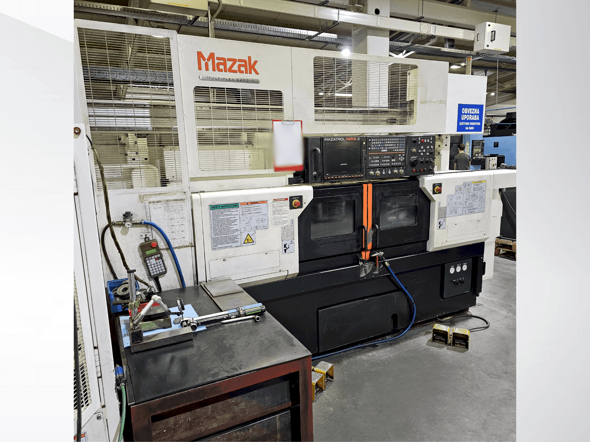 Vista Frontal da Mazak Multiplex 6200II máquina