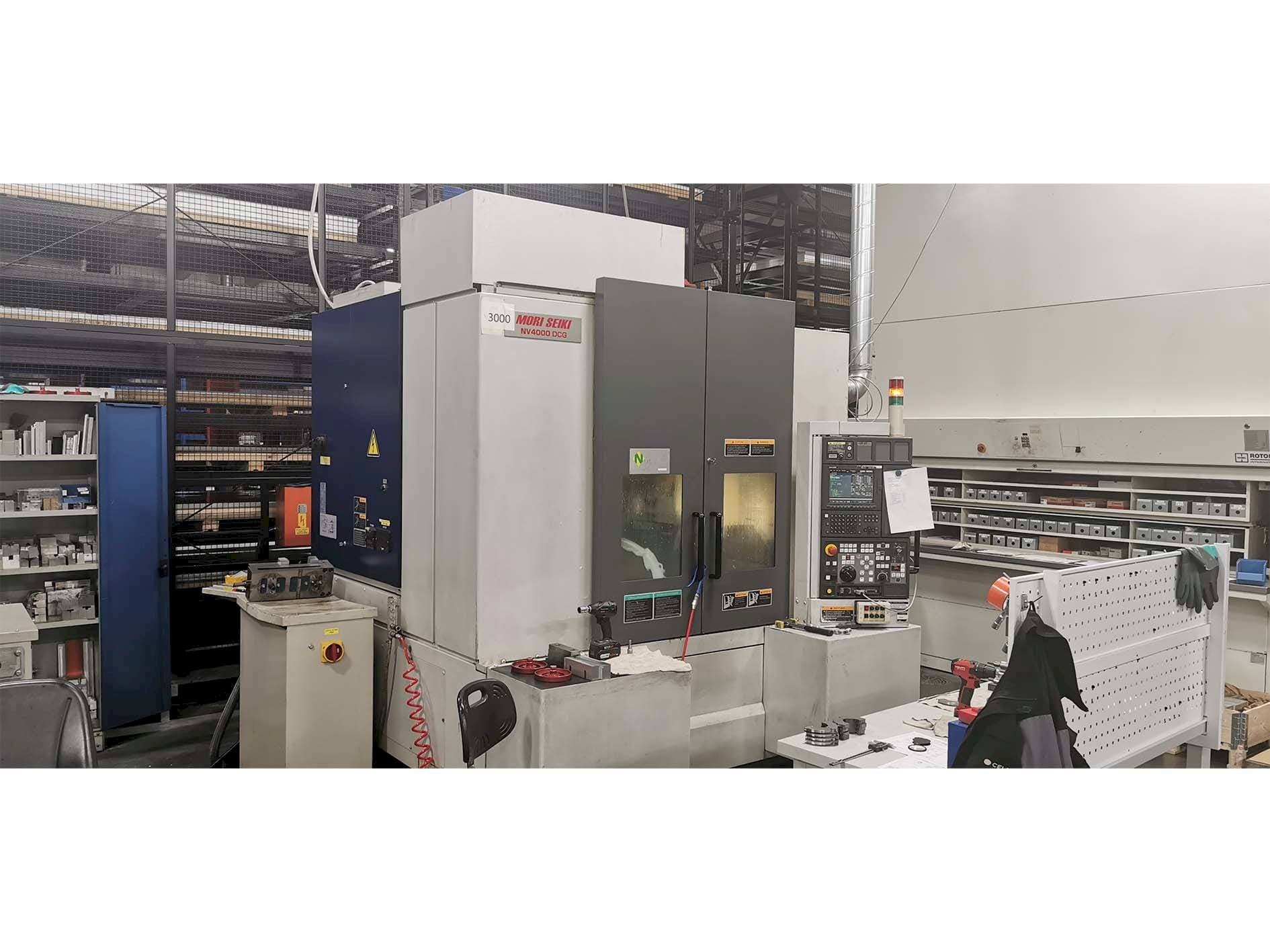 Vista Frontal da MORI SEIKI NV4000 máquina