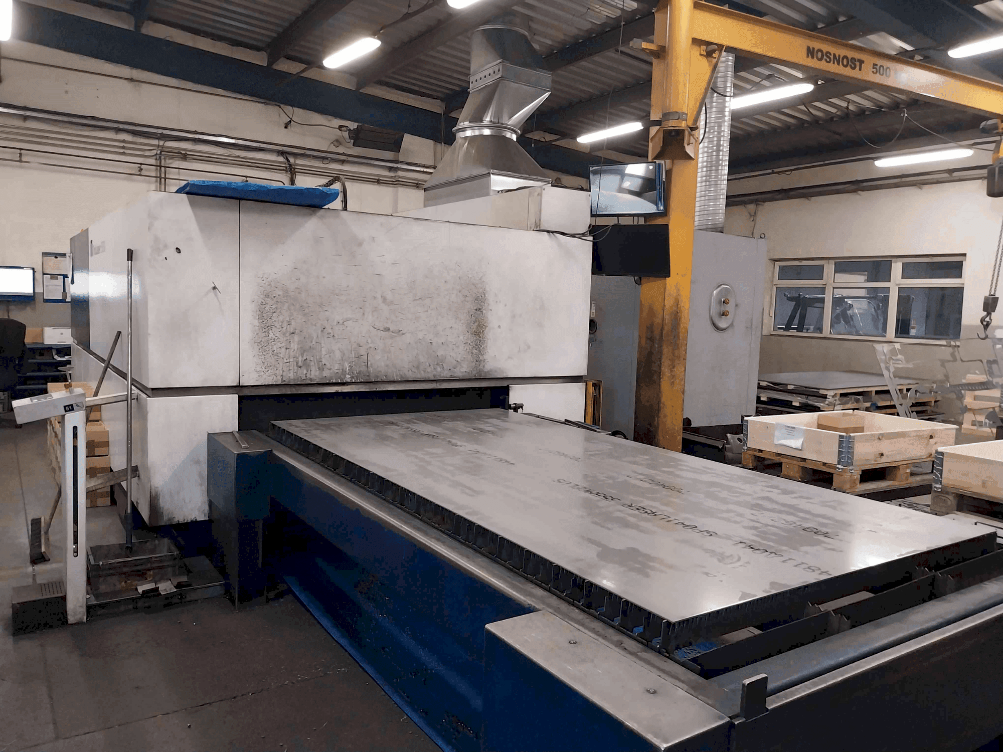 Vista Frontal  da TRUMPF TruLaser 5030 (L68)  máquina