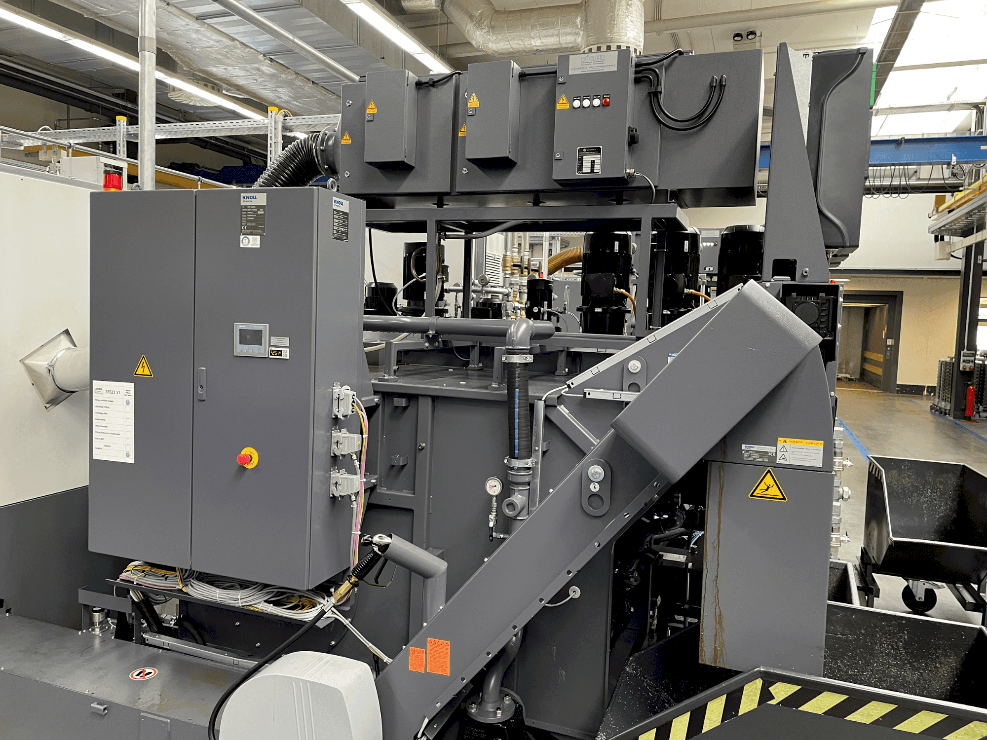 Vista Frontal  da KNOLL KF 400/3400  máquina