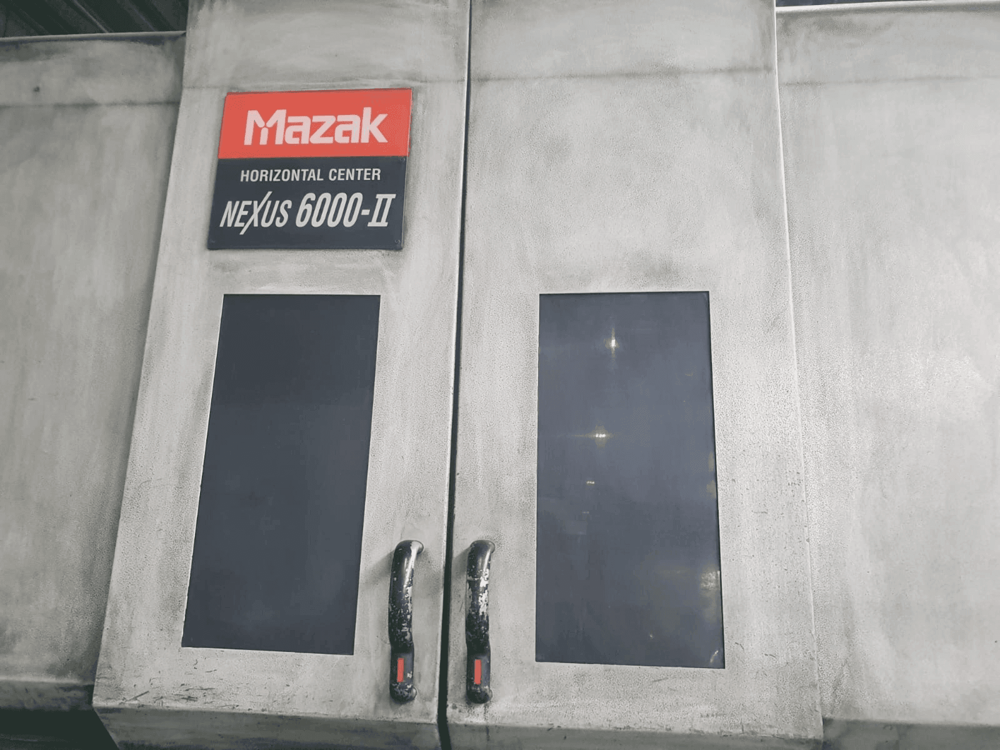 Vista Frontal da Mazak HI Nexus 6000 II máquina