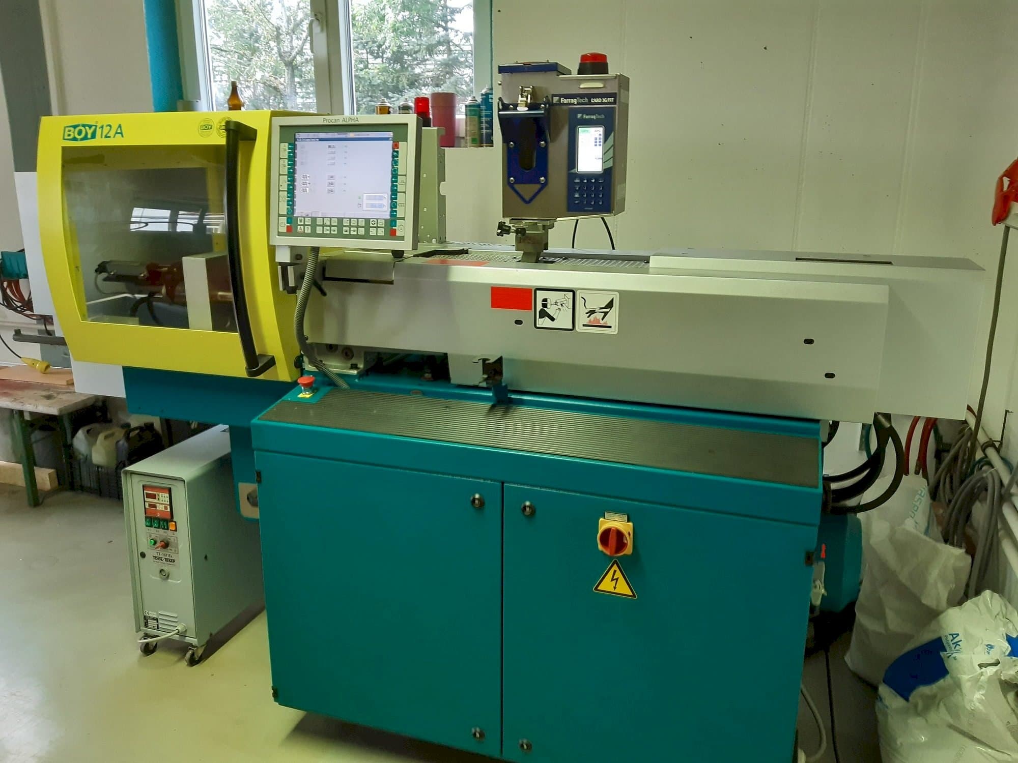 Vista Frontal  da BOY 12A  máquina