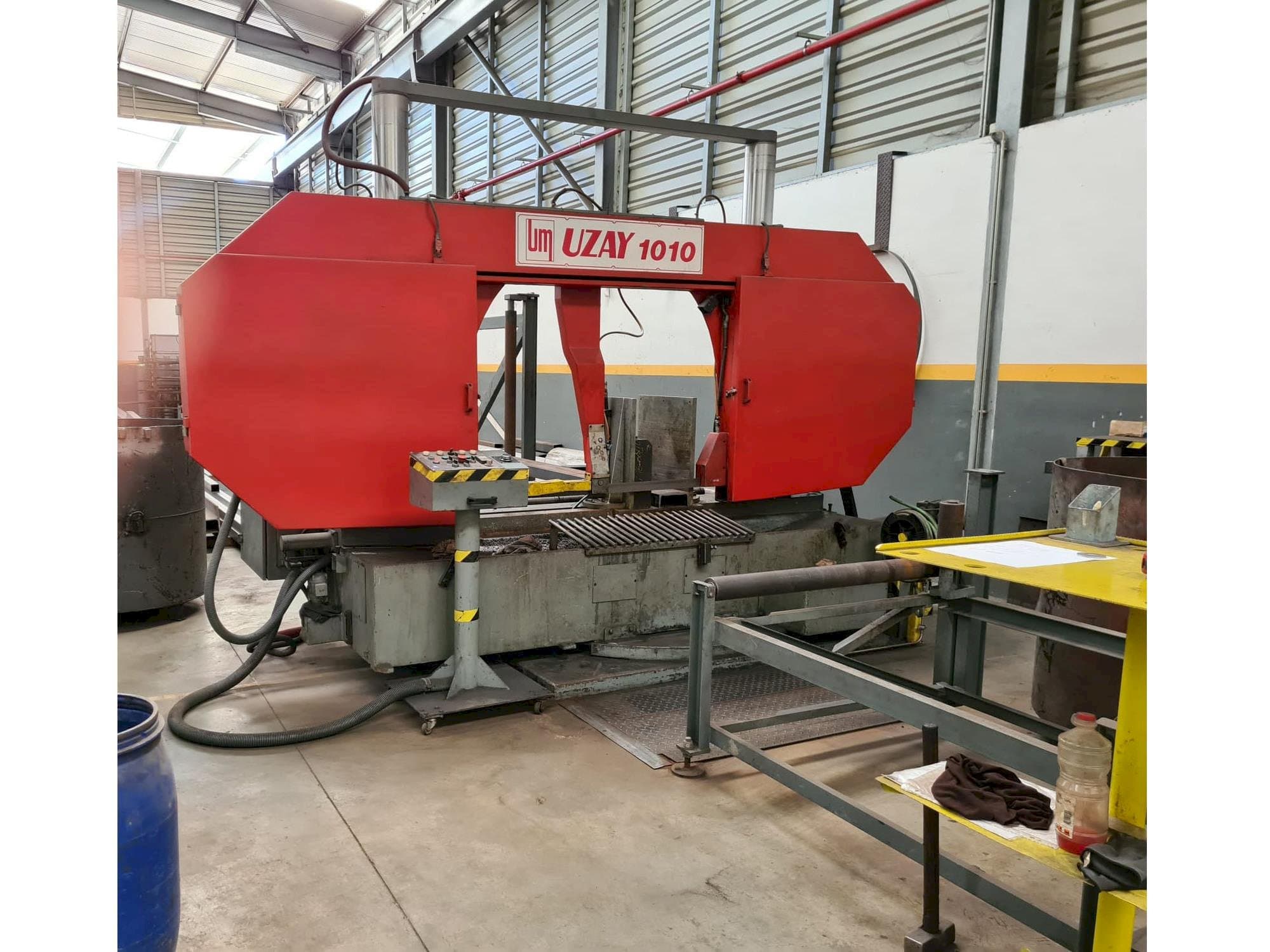 Vista Frontal da UZAY MAKINA UMSY 1010 máquina