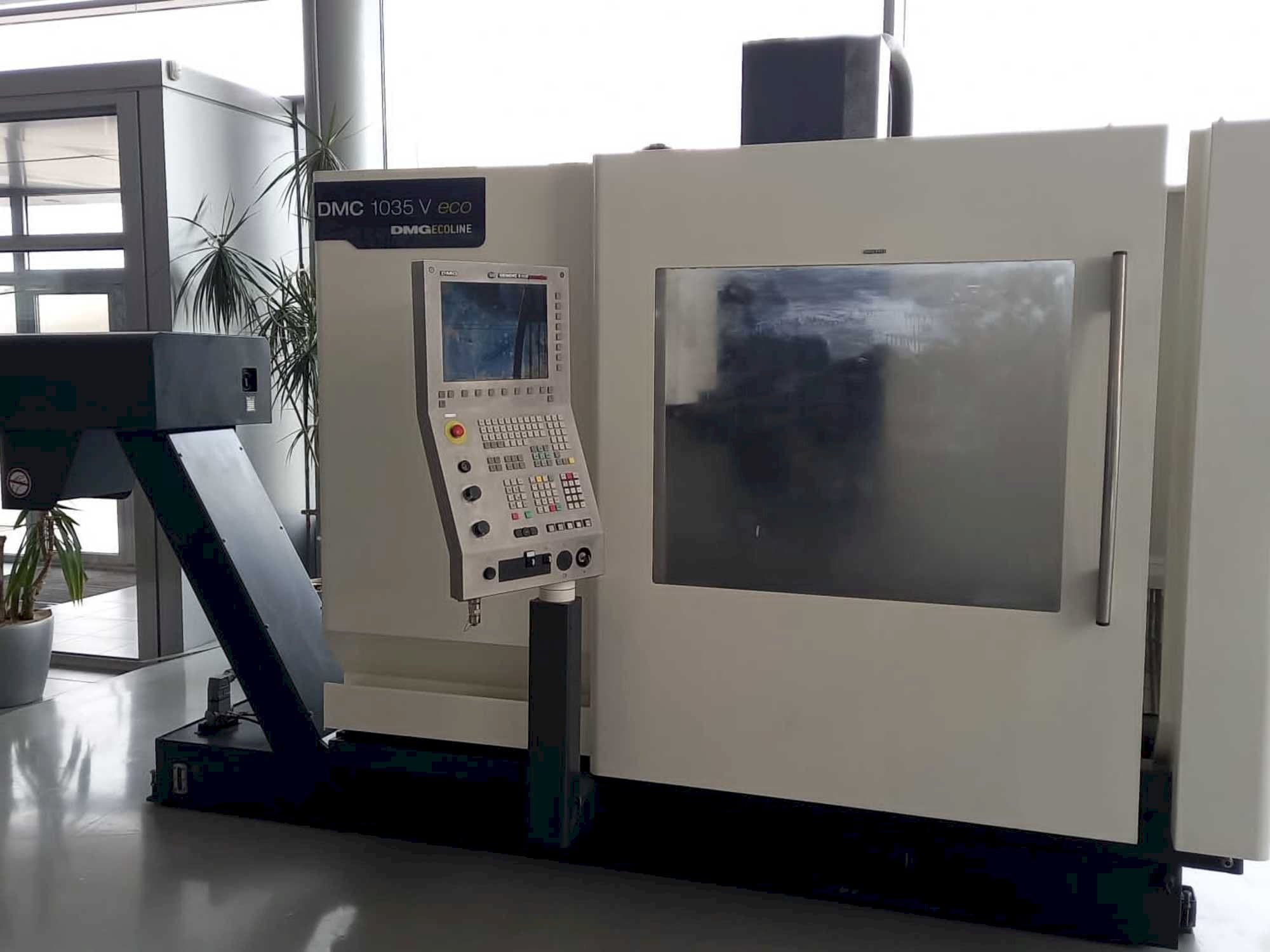 Vista Frontal  da DMG DMC 1035 V eco  máquina