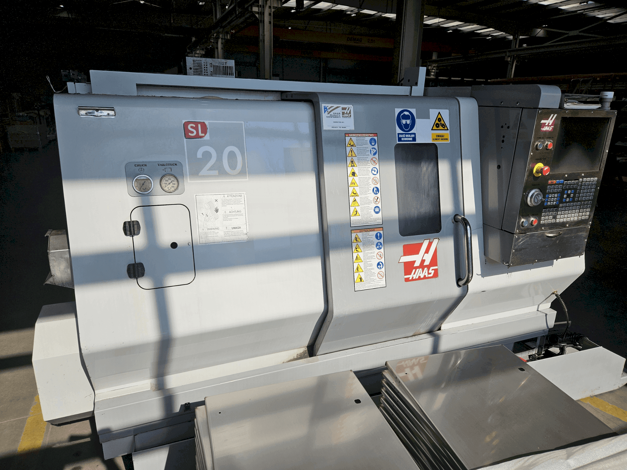 Vista Frontal da HAAS SL-20 TBHE máquina