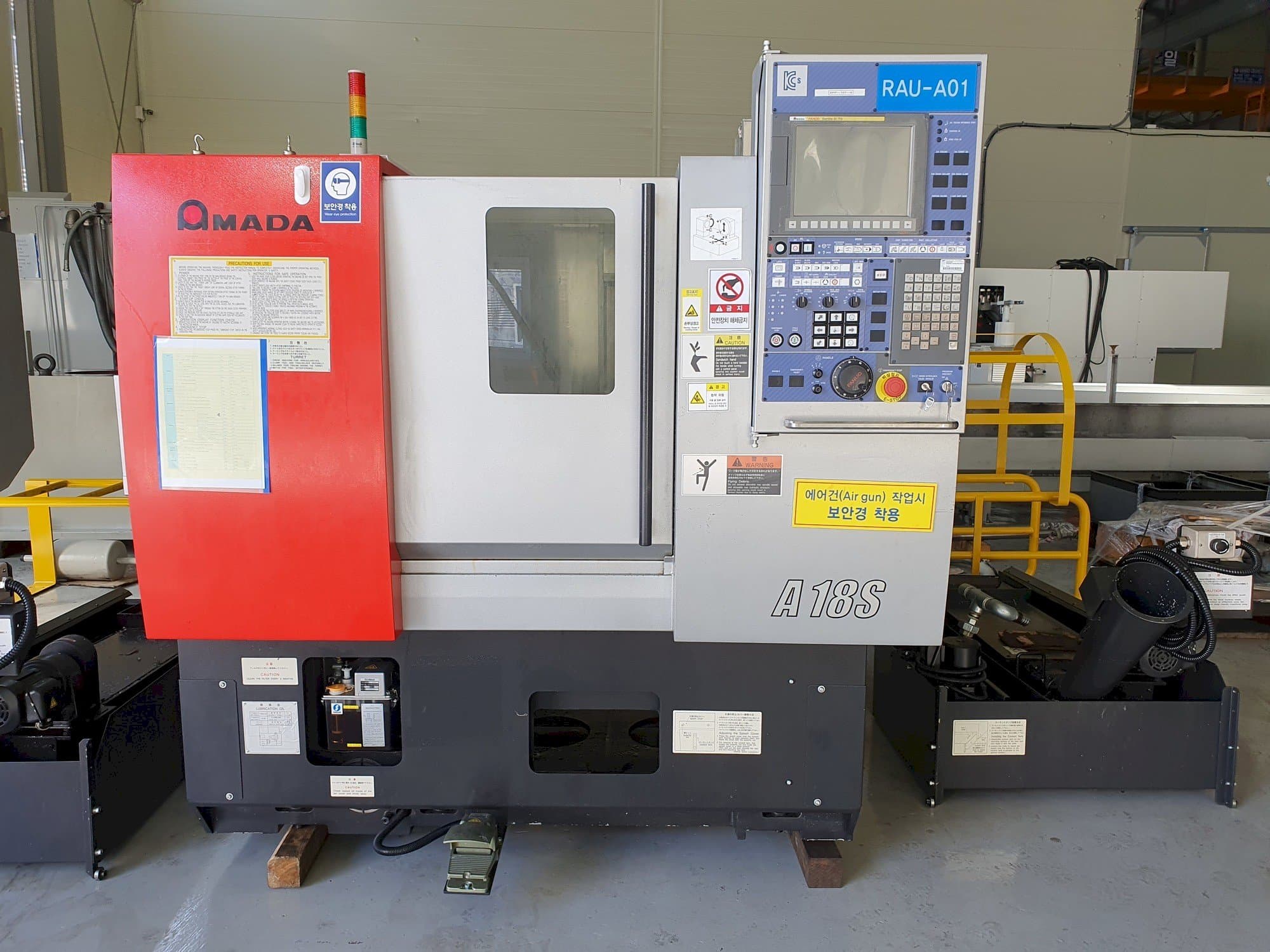 Vista Frontal da AMADA A-18S máquina