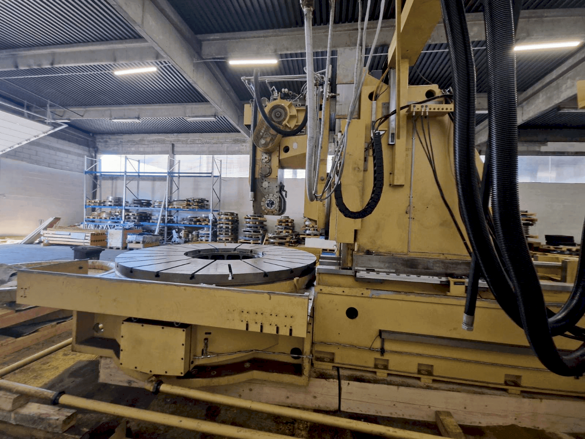 Vista Frontal  da Gleason PFAUTER P 2800  máquina