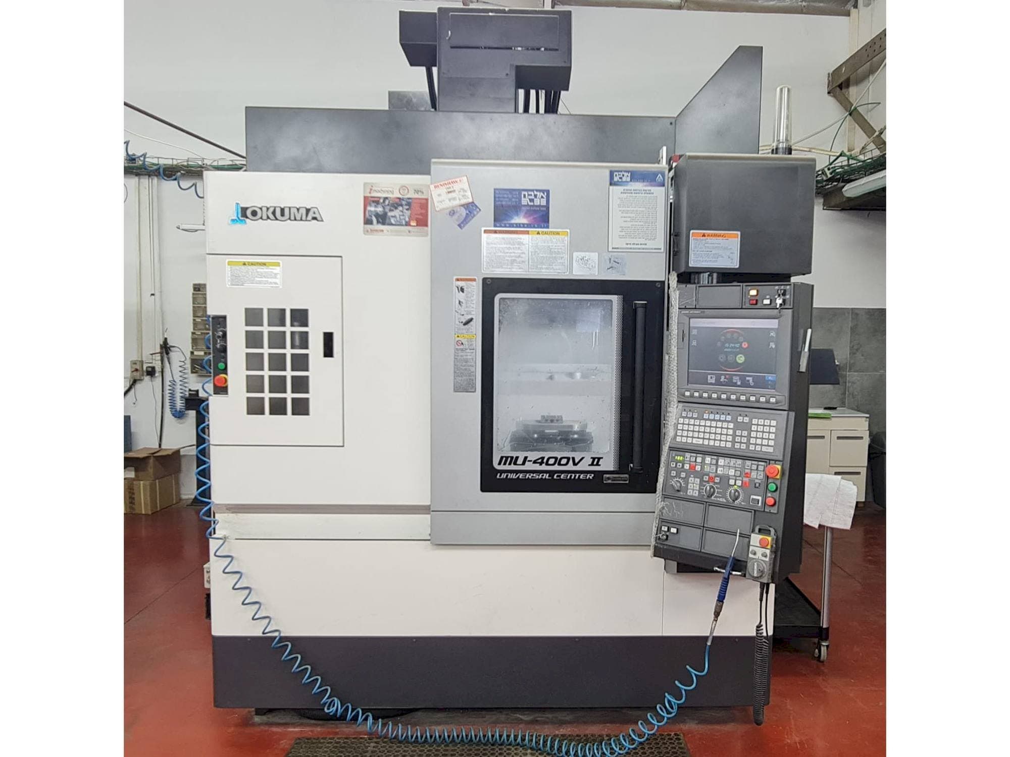 Vista Frontal da Okuma MU-400V II máquina
