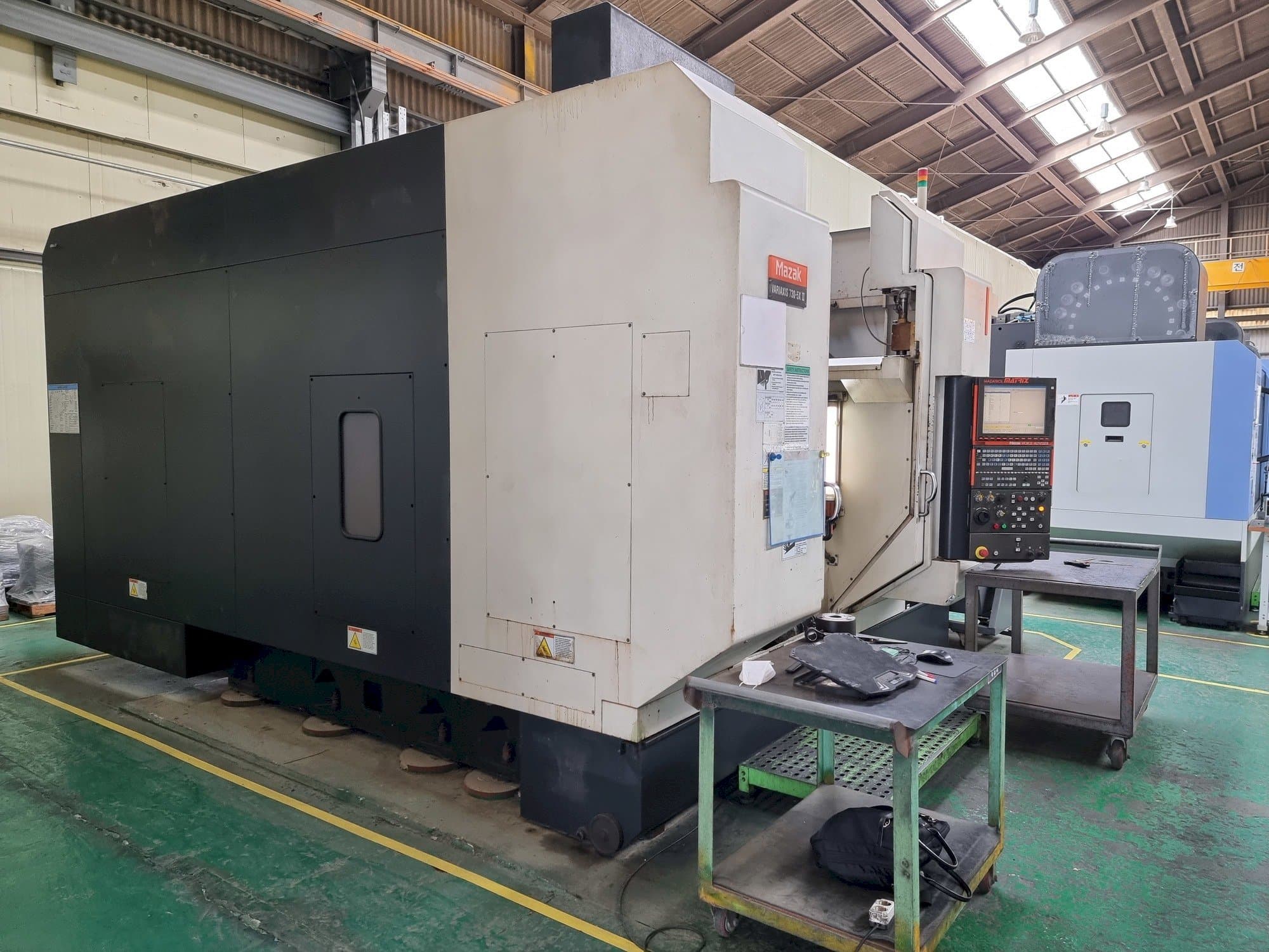 Vista Frontal da Mazak VARIAXIS 730-5X II máquina