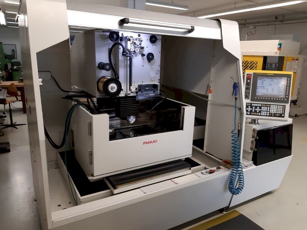 Vista Frontal da FANUC Robocut Alpha-1iD máquina