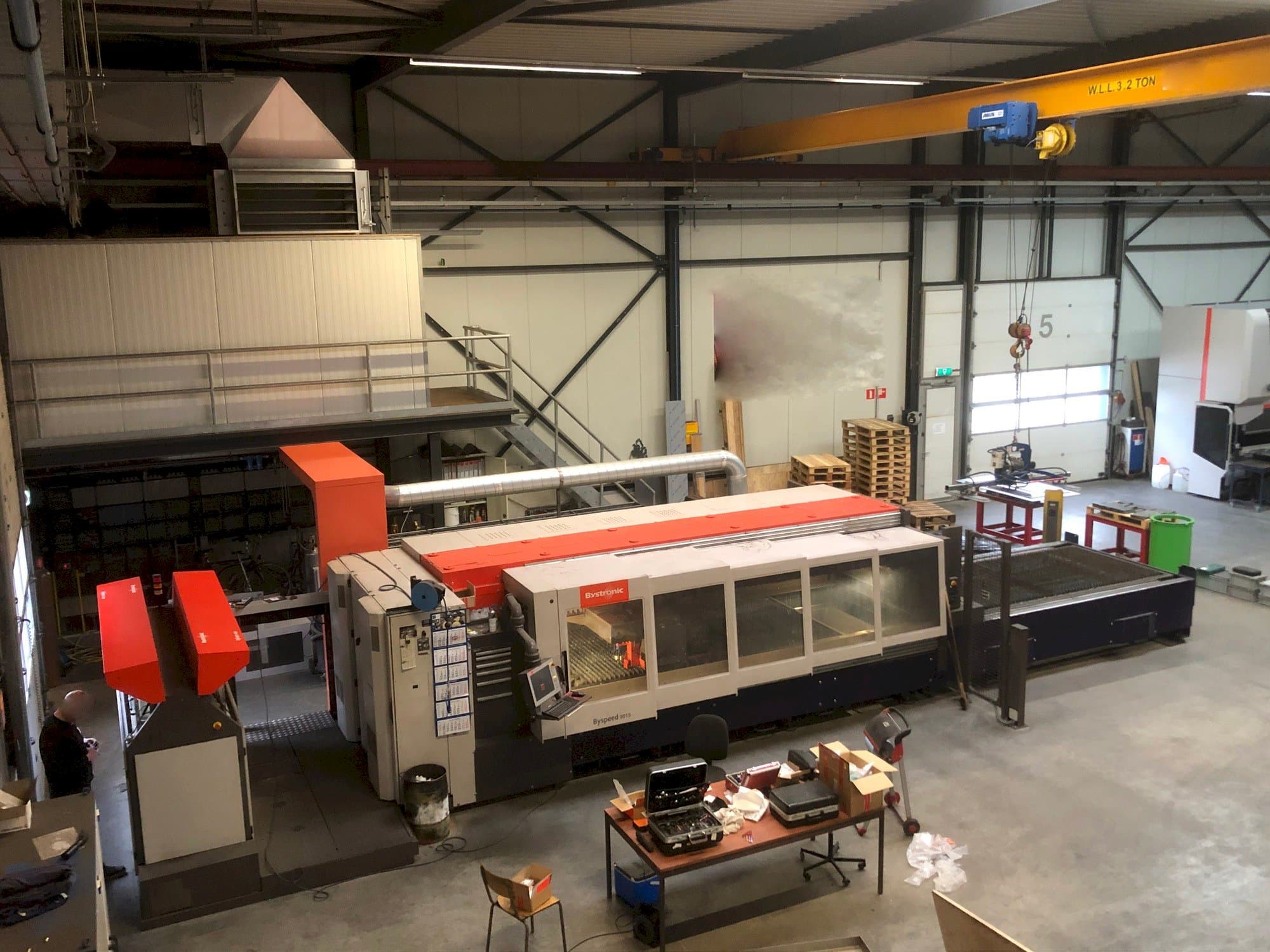 Vista Frontal  da Bystronic Byspeed 3015  máquina