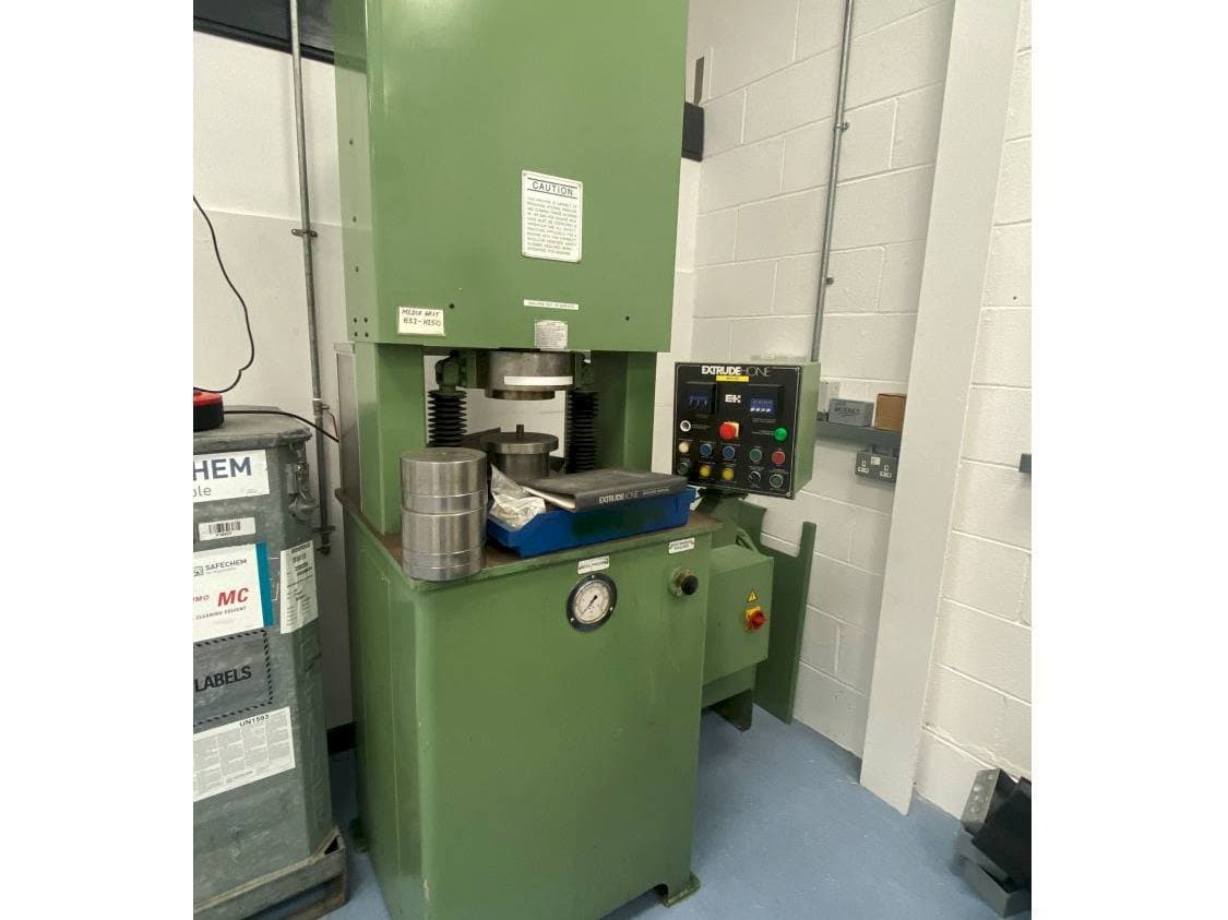 Vista Frontal  da Extrude Hone Vector Series  máquina