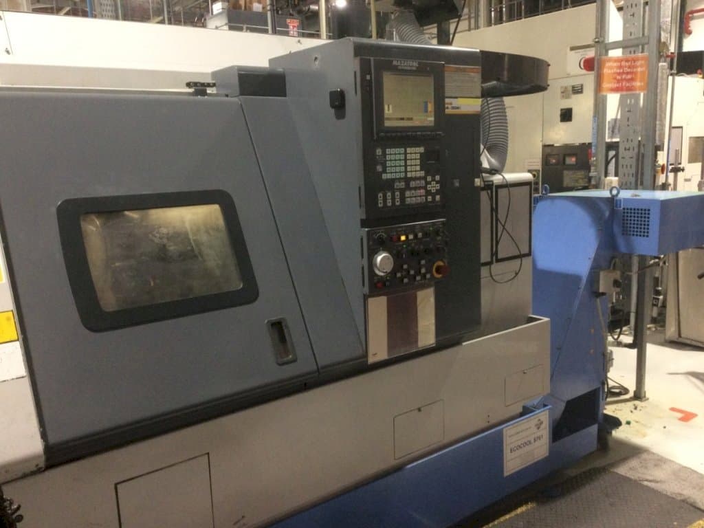 Vista Lateral Esquerda da Mazak Super Quick Turn 200M máquina