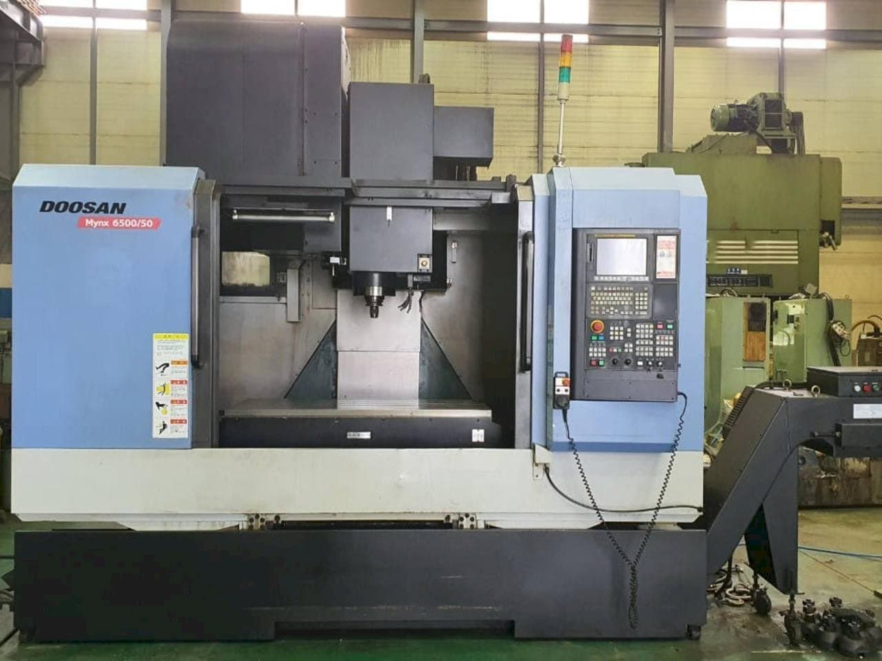Vista Frontal da Doosan Mynx 6500/50 máquina